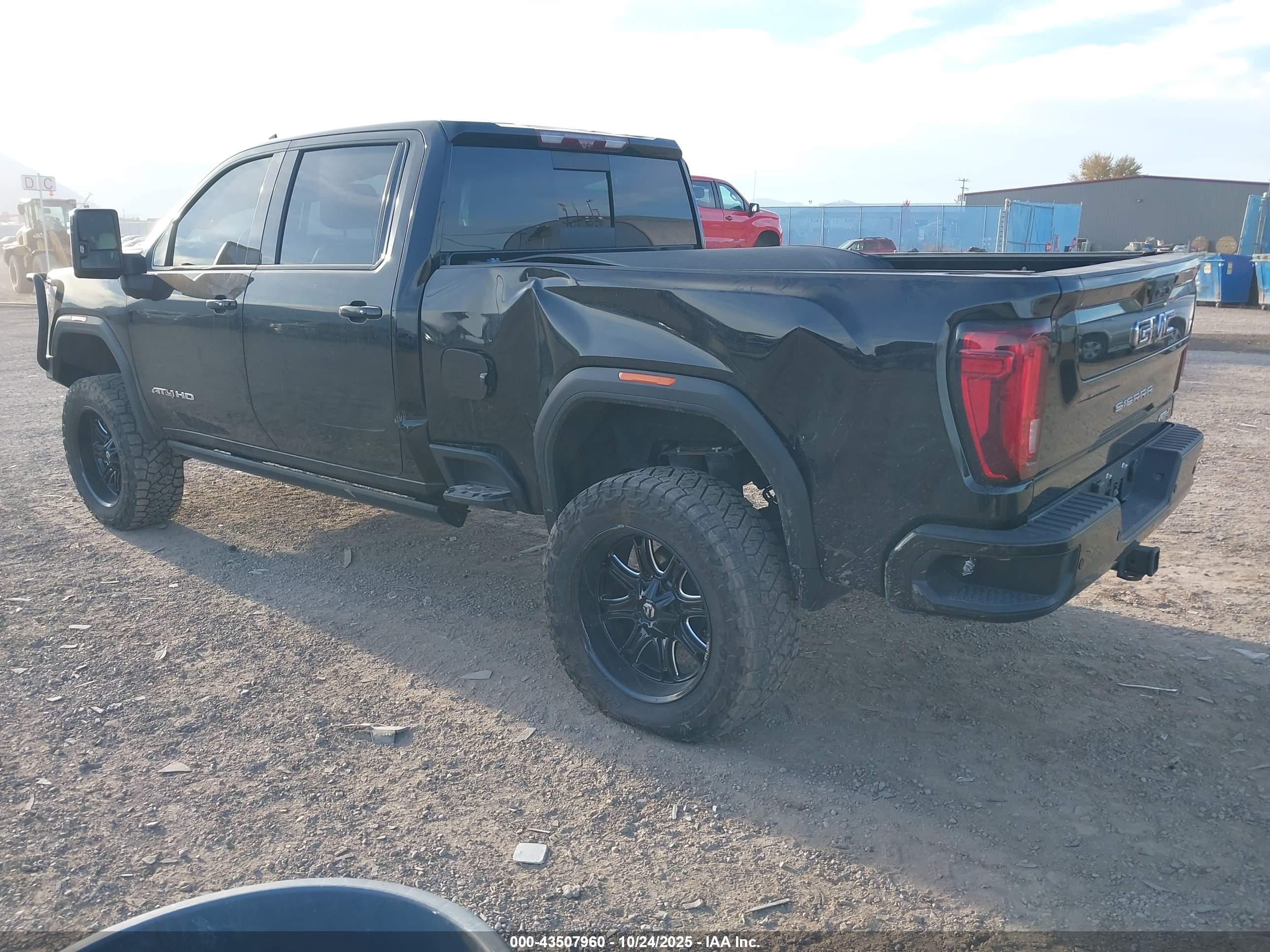 GMC SIERRA image 3