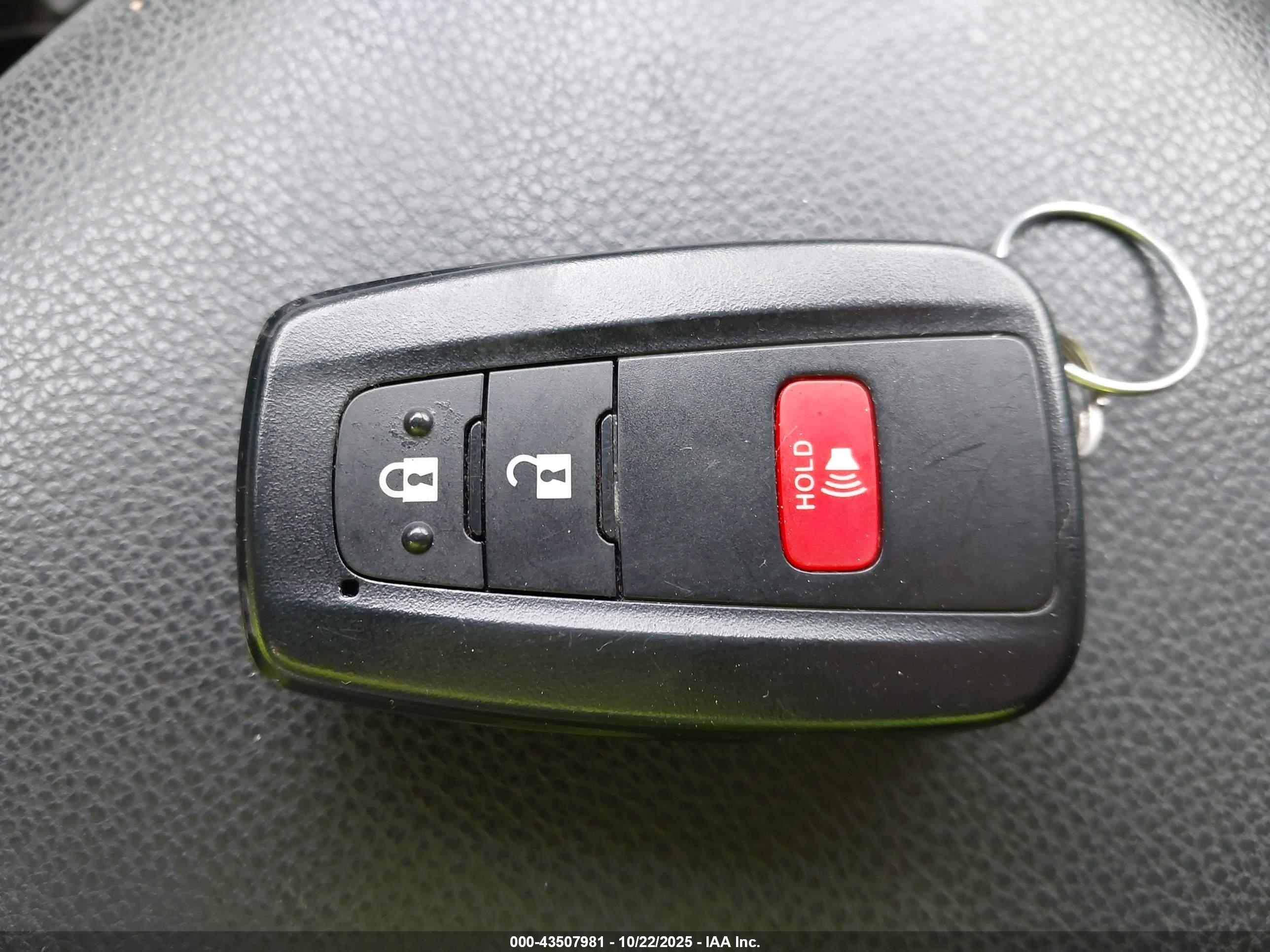 TOYOTA RAV4 image 11