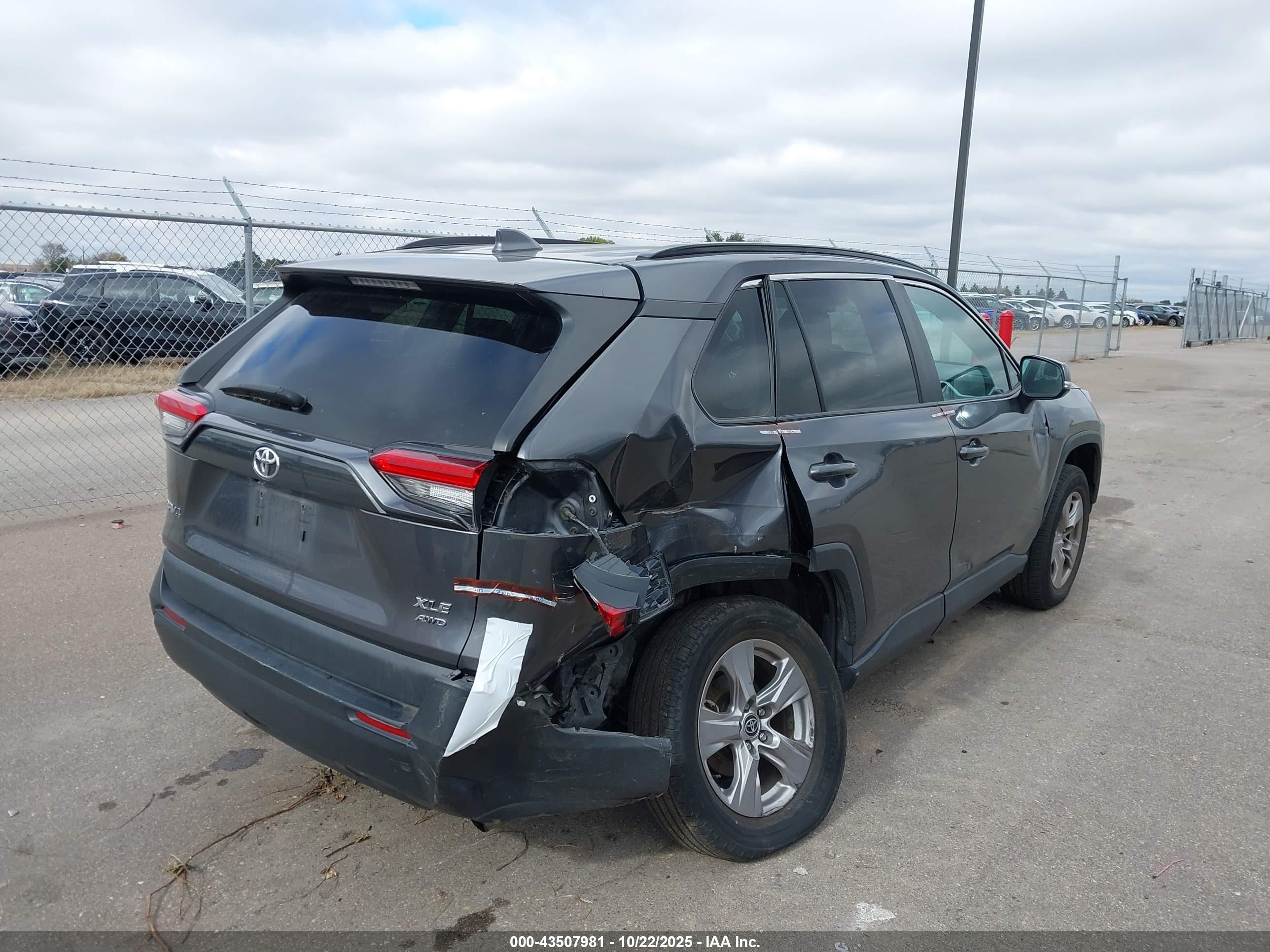 TOYOTA RAV4 image 4