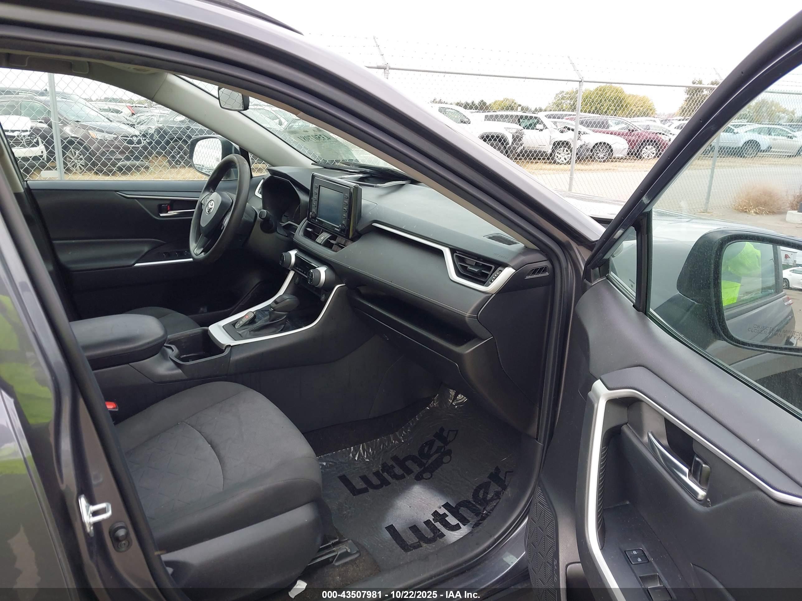 TOYOTA RAV4 image 5