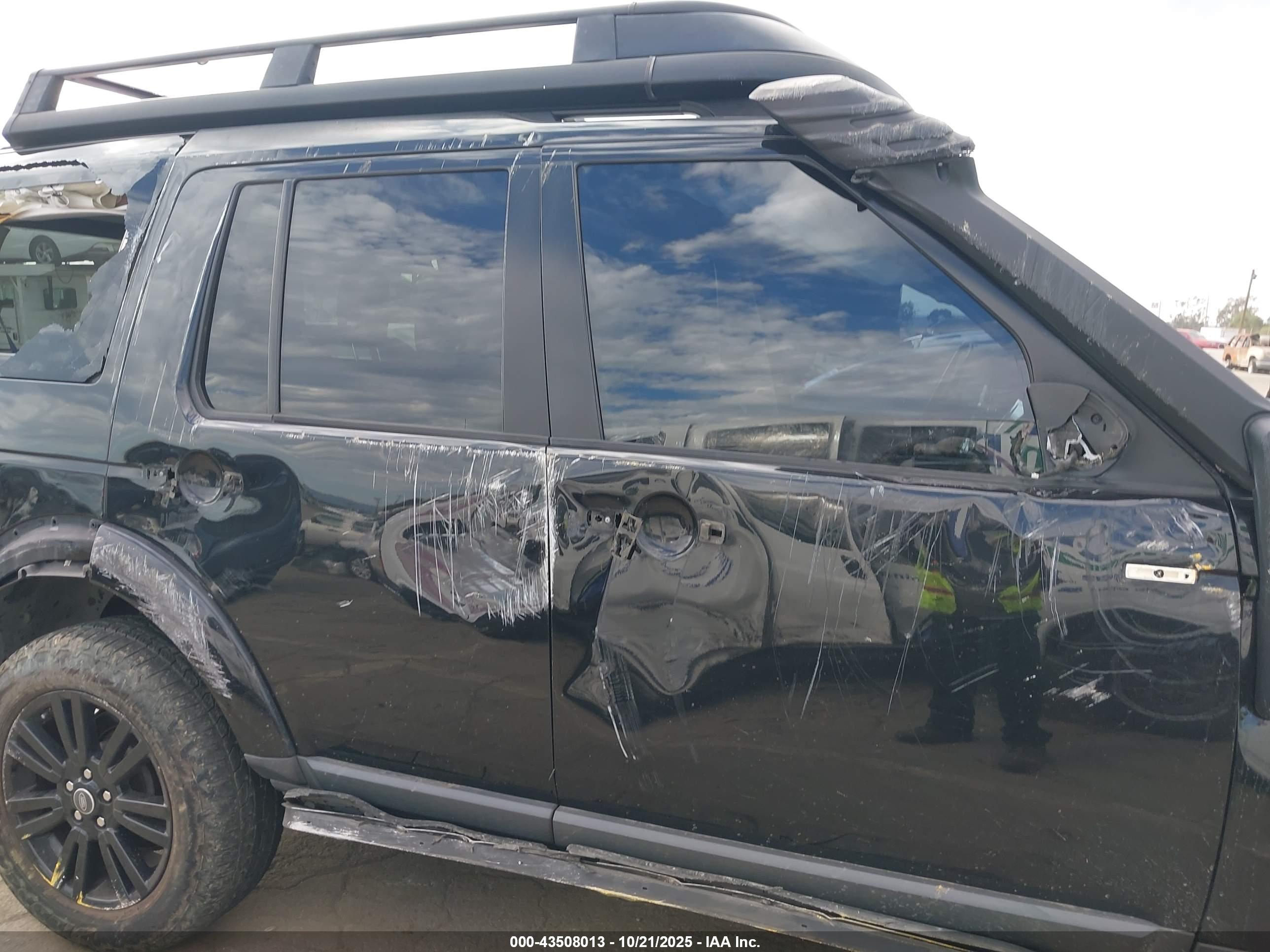 LAND ROVER image 6