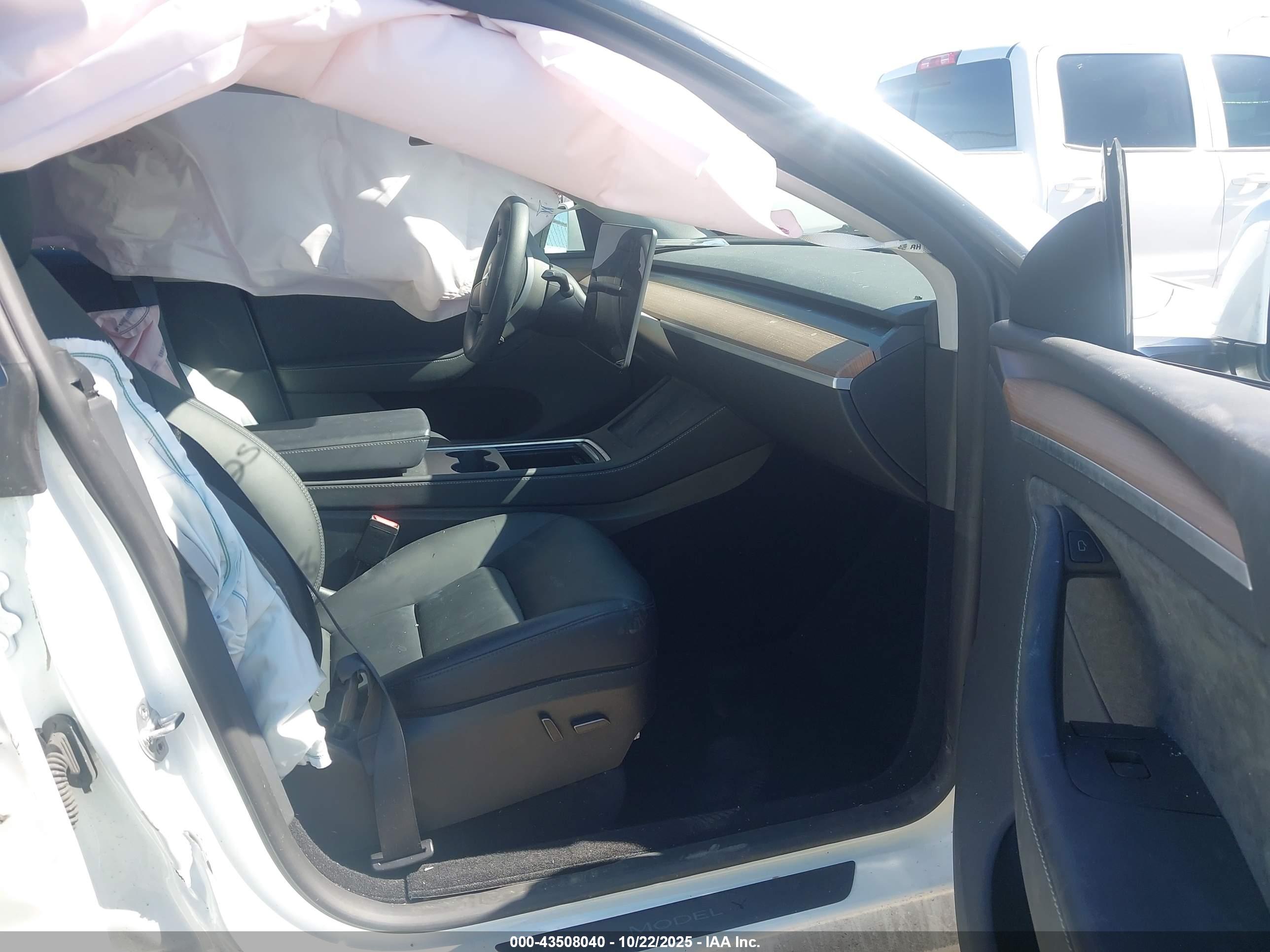 TESLA MODEL image 5