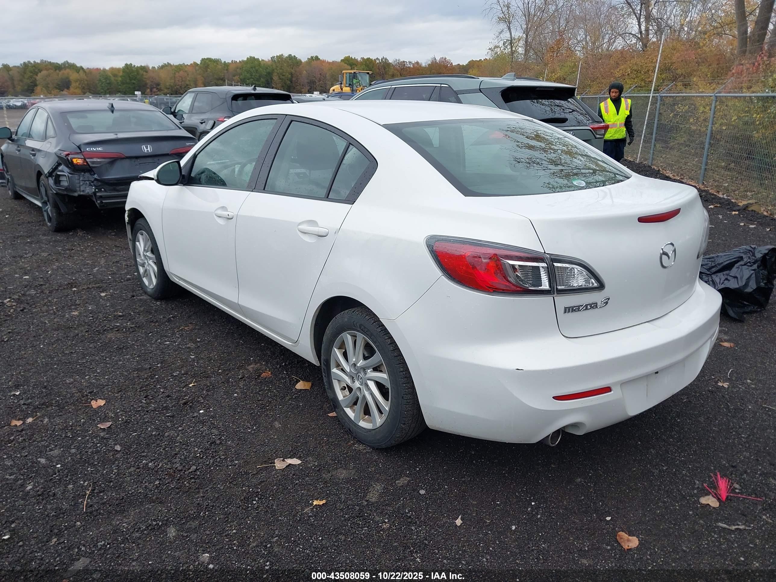 MAZDA MAZDA3 image 3
