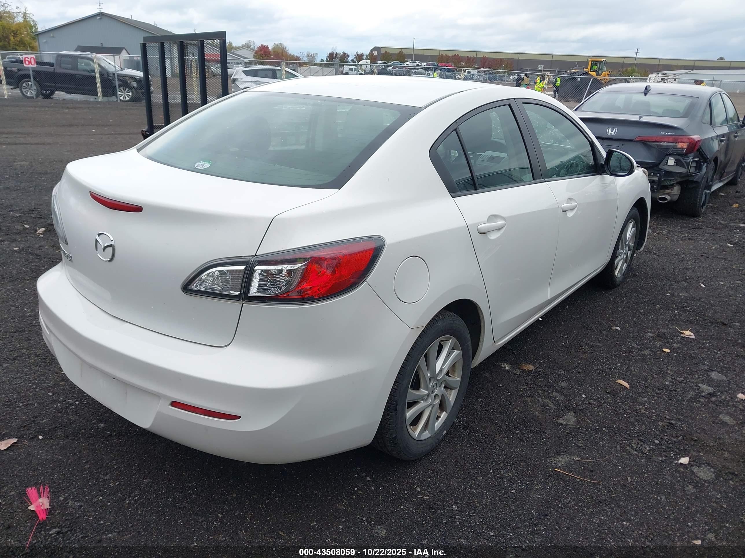 MAZDA MAZDA3 image 4