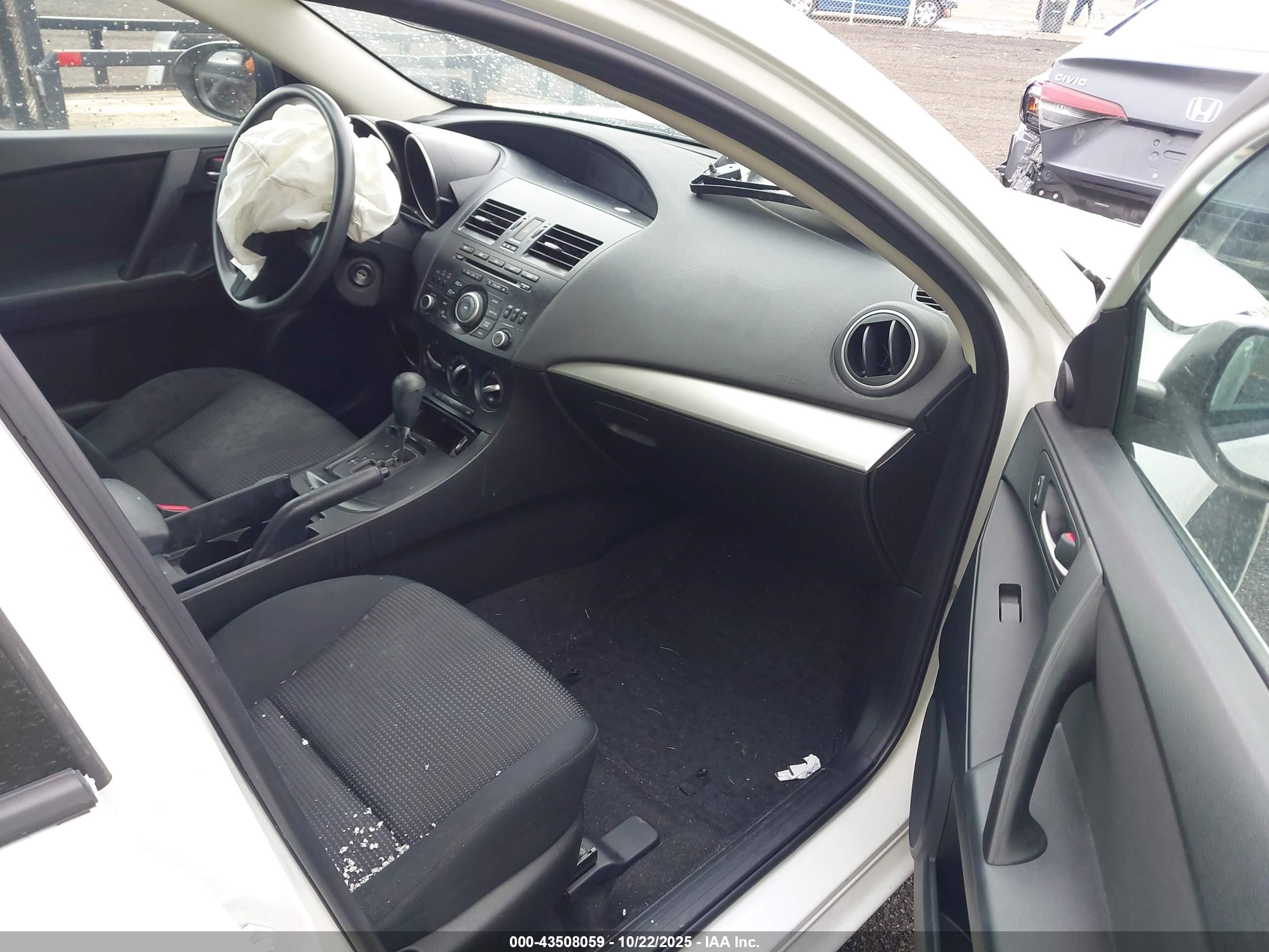 MAZDA MAZDA3 image 5