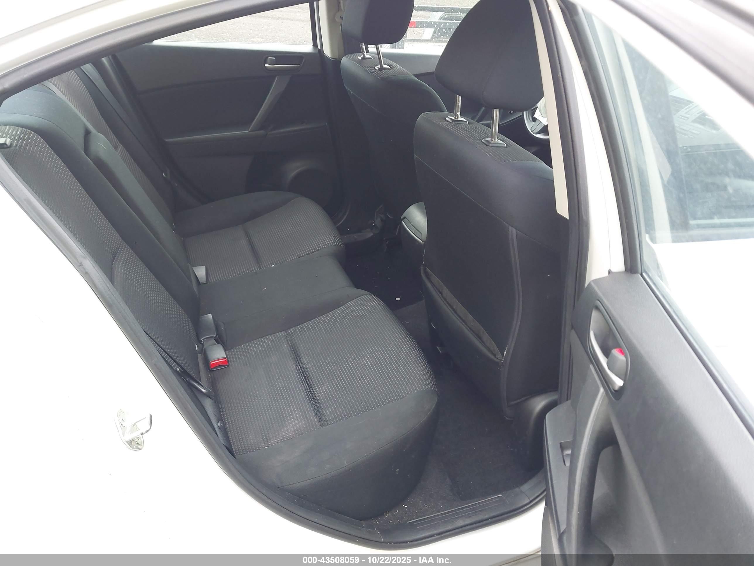 MAZDA MAZDA3 image 8