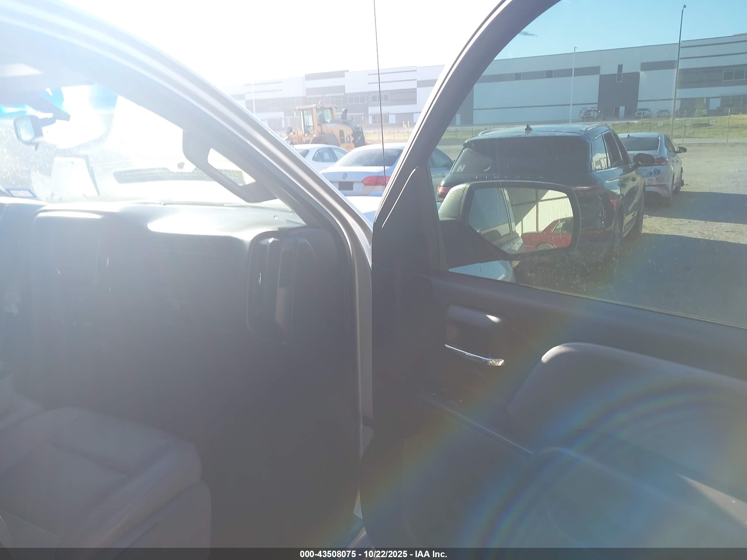GMC SIERRA image 5
