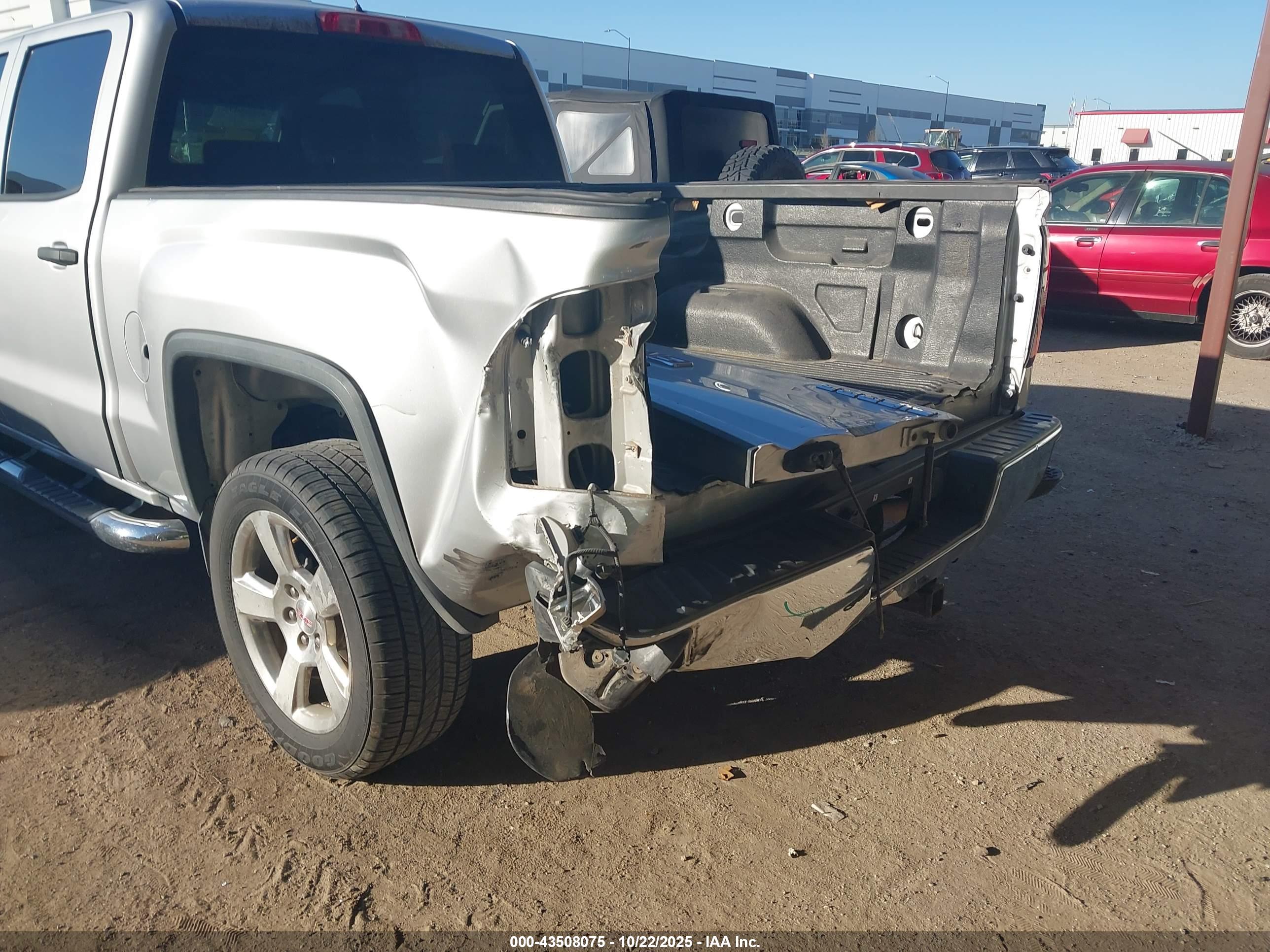 GMC SIERRA image 6