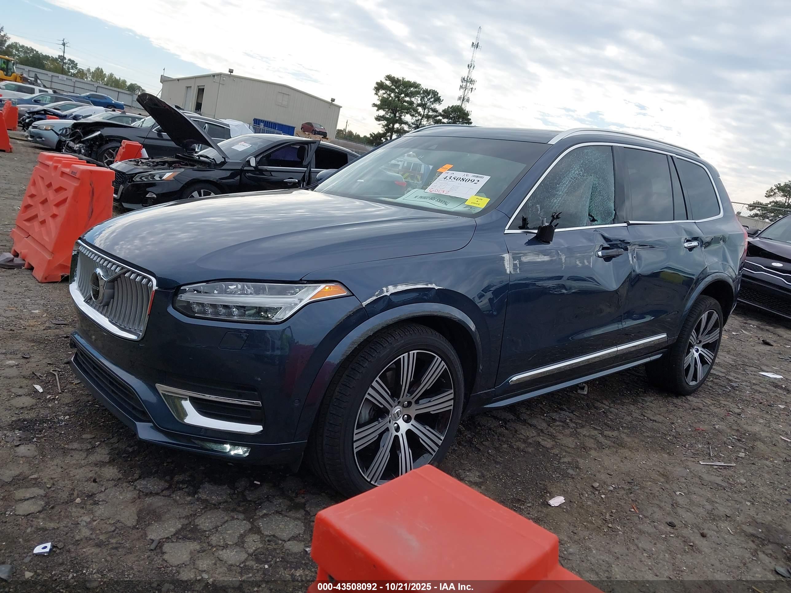 VOLVO XC90 image 2