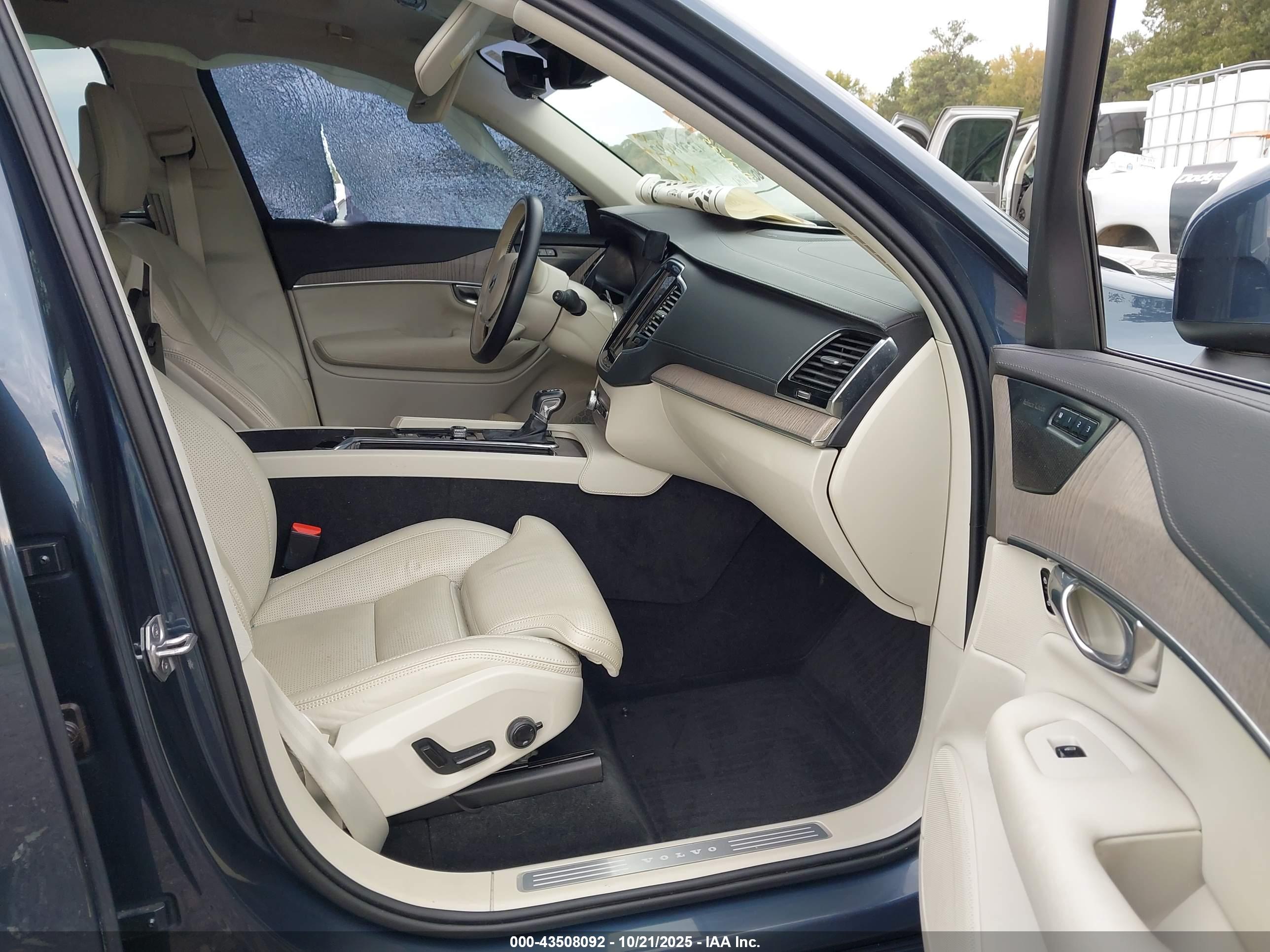 VOLVO XC90 image 5