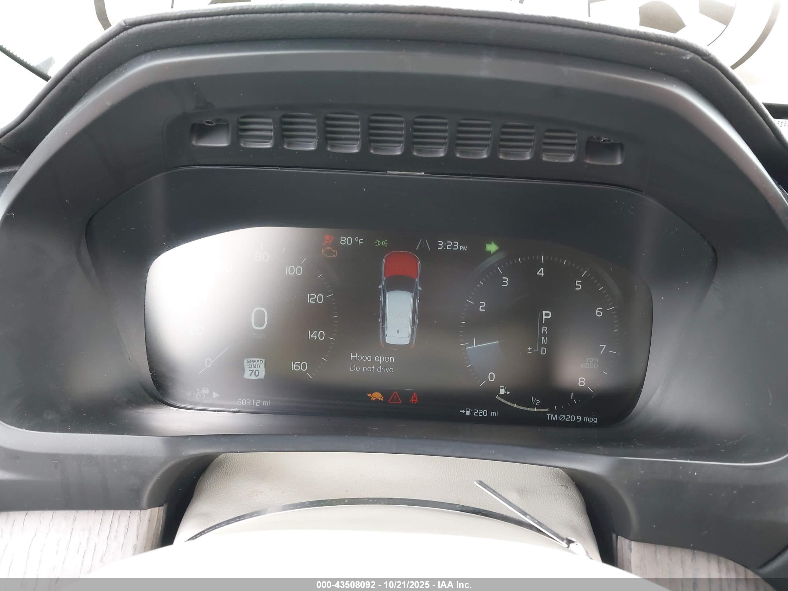 VOLVO XC90 image 7