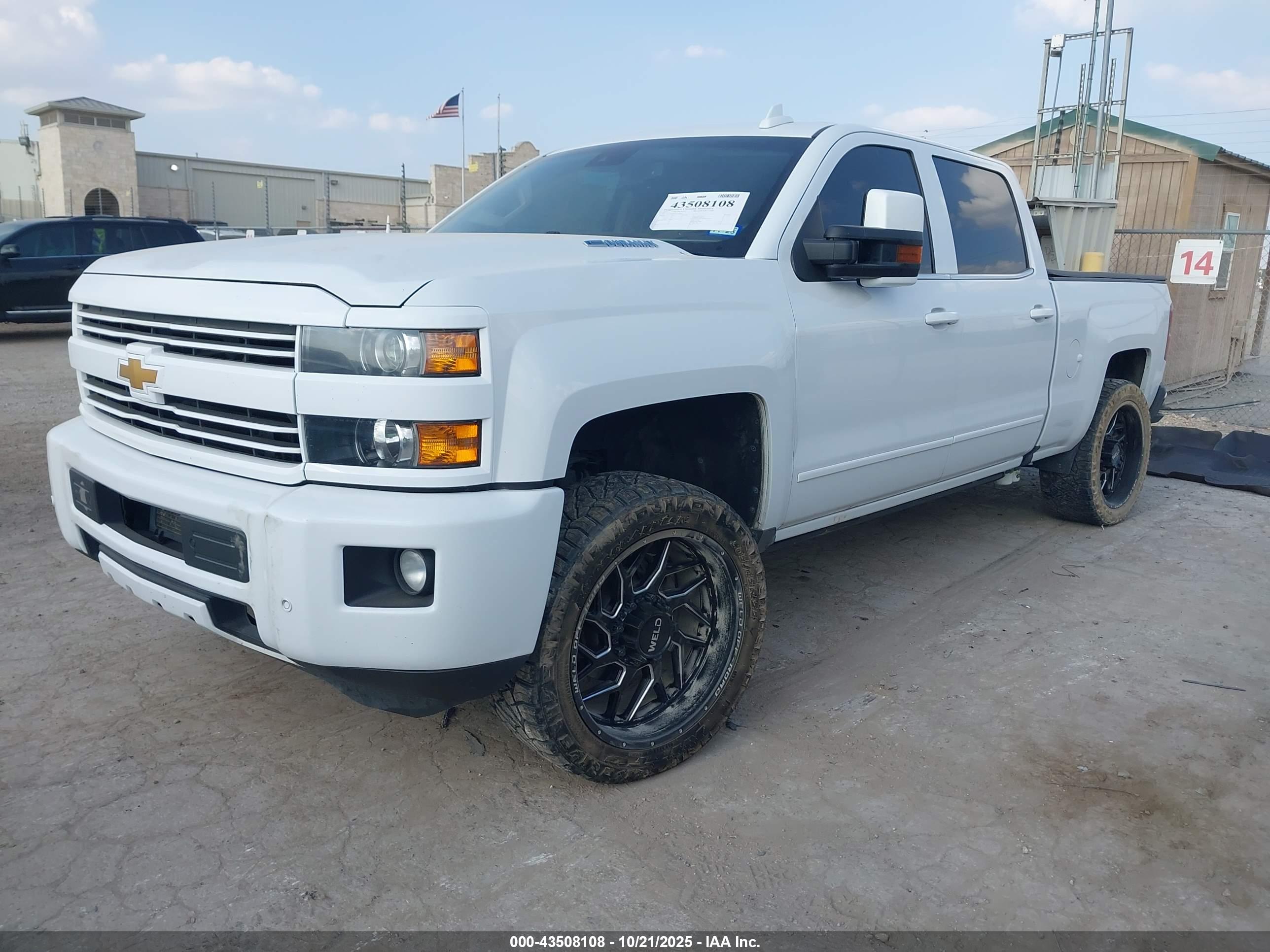 CHEVROLET SILVERADO image 2