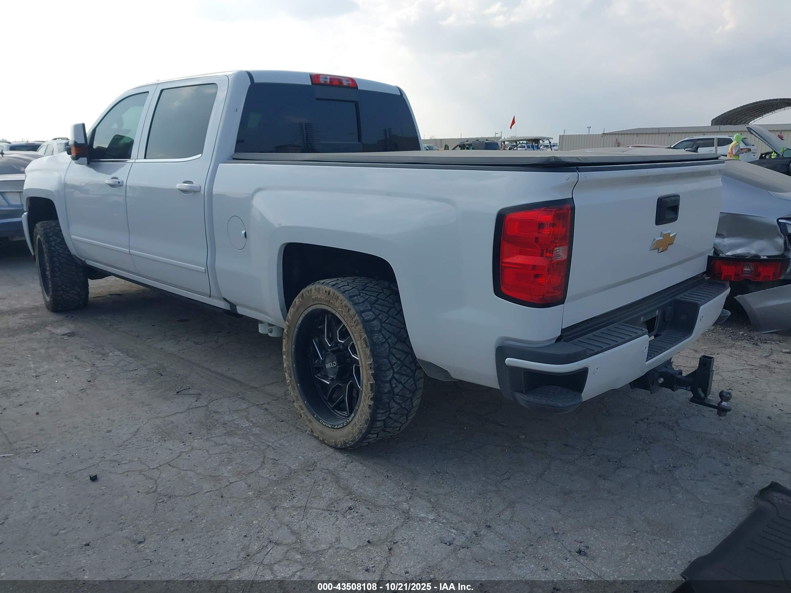 CHEVROLET SILVERADO image 3