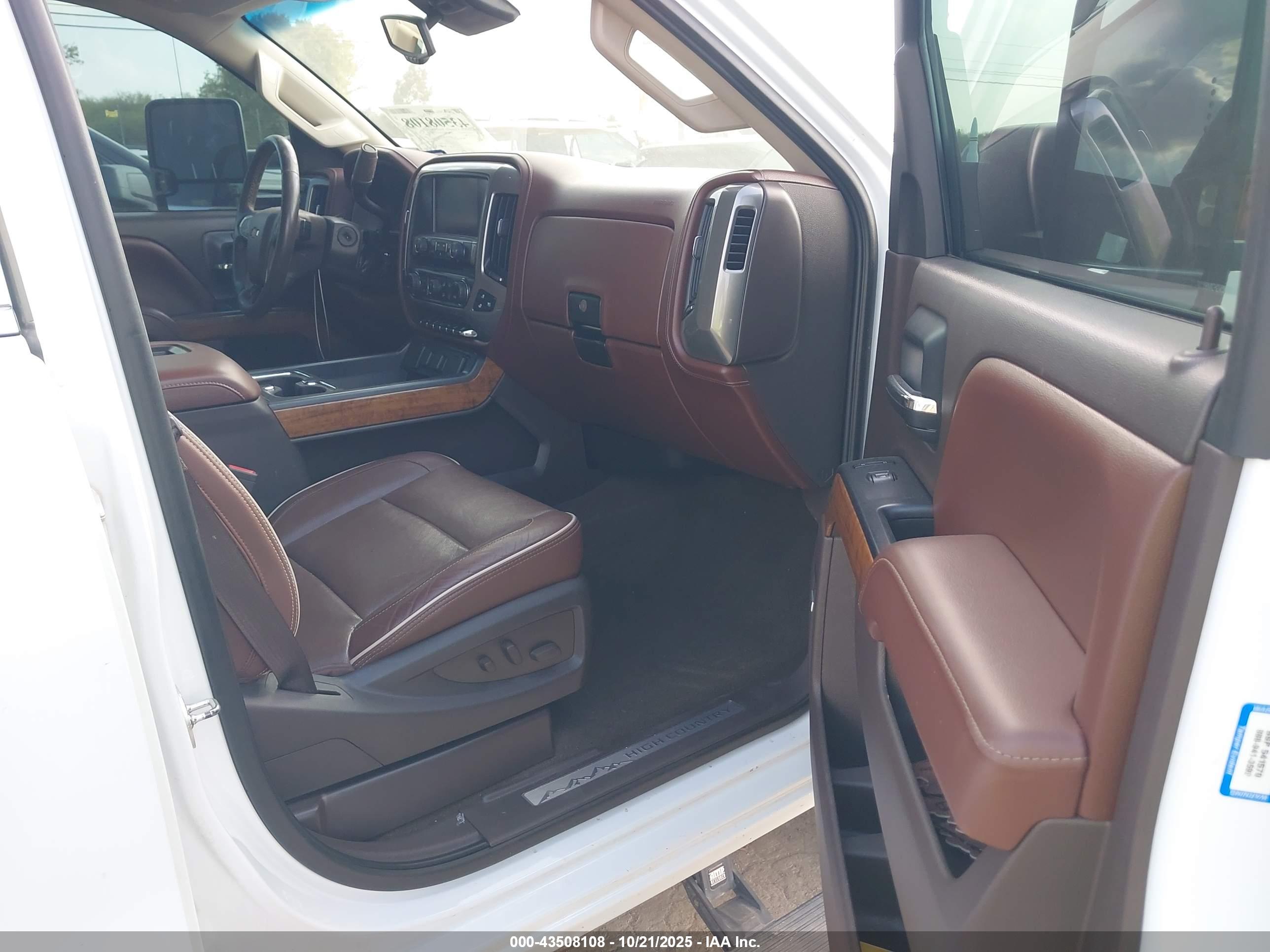 CHEVROLET SILVERADO image 5