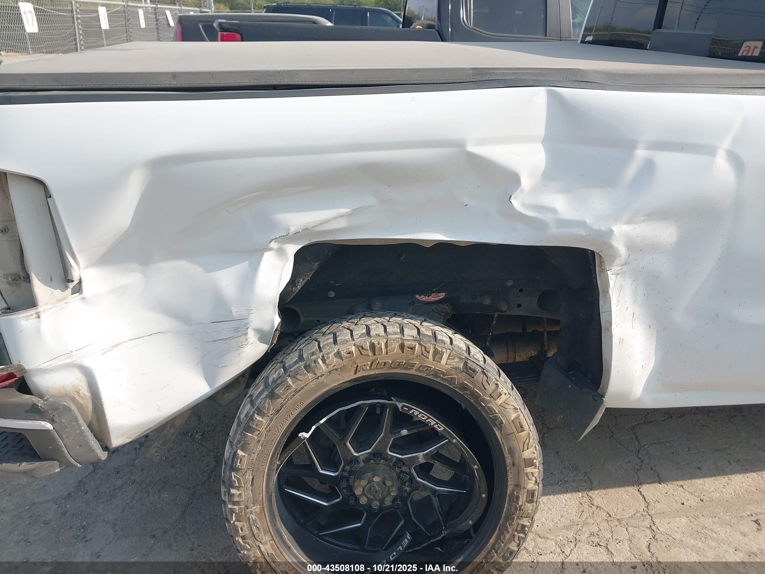 CHEVROLET SILVERADO image 6