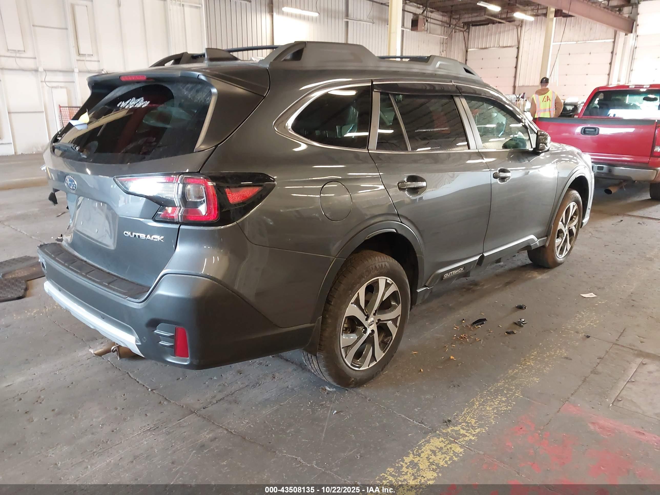 SUBARU OUTBACK image 4
