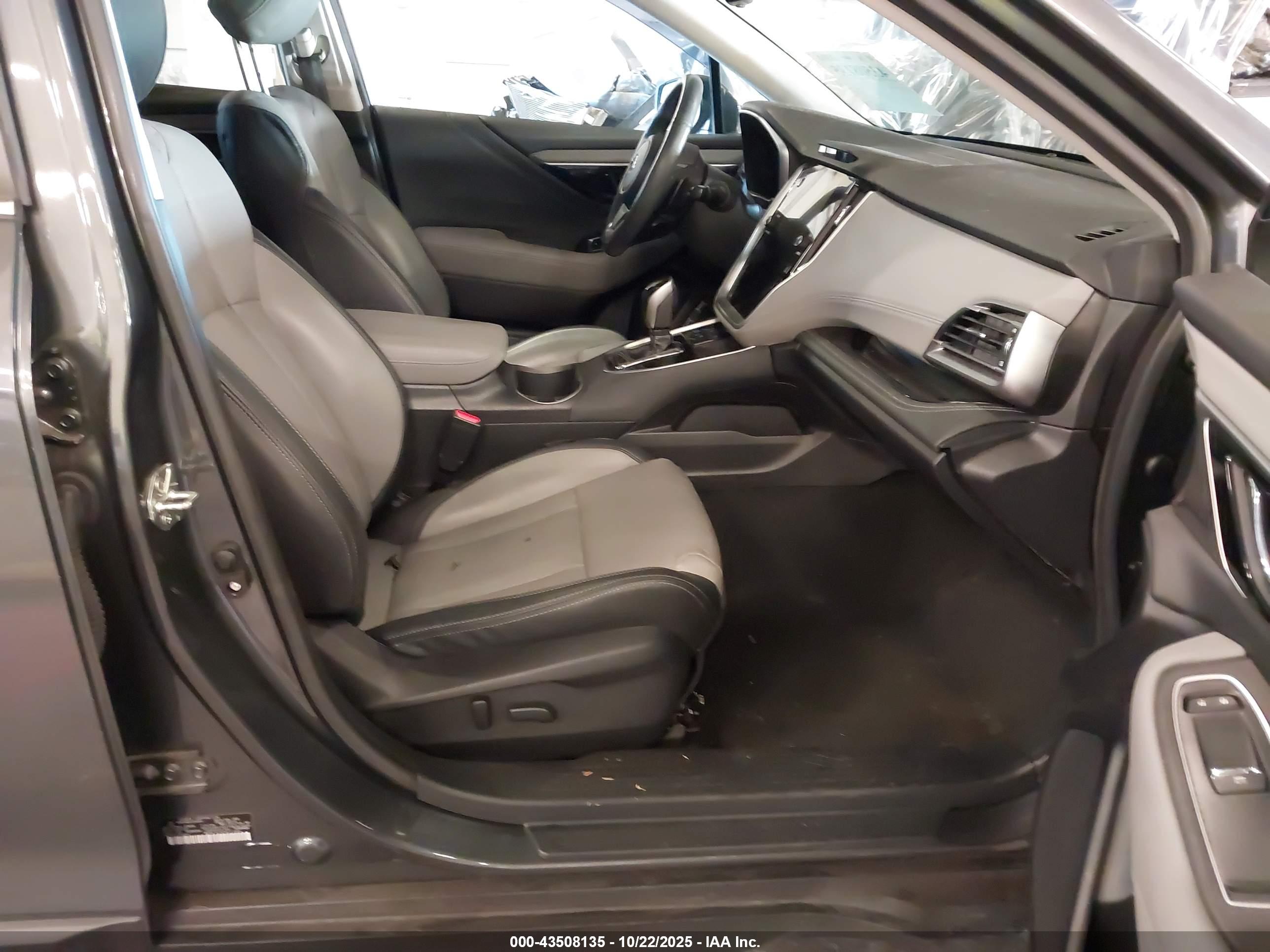 SUBARU OUTBACK image 5