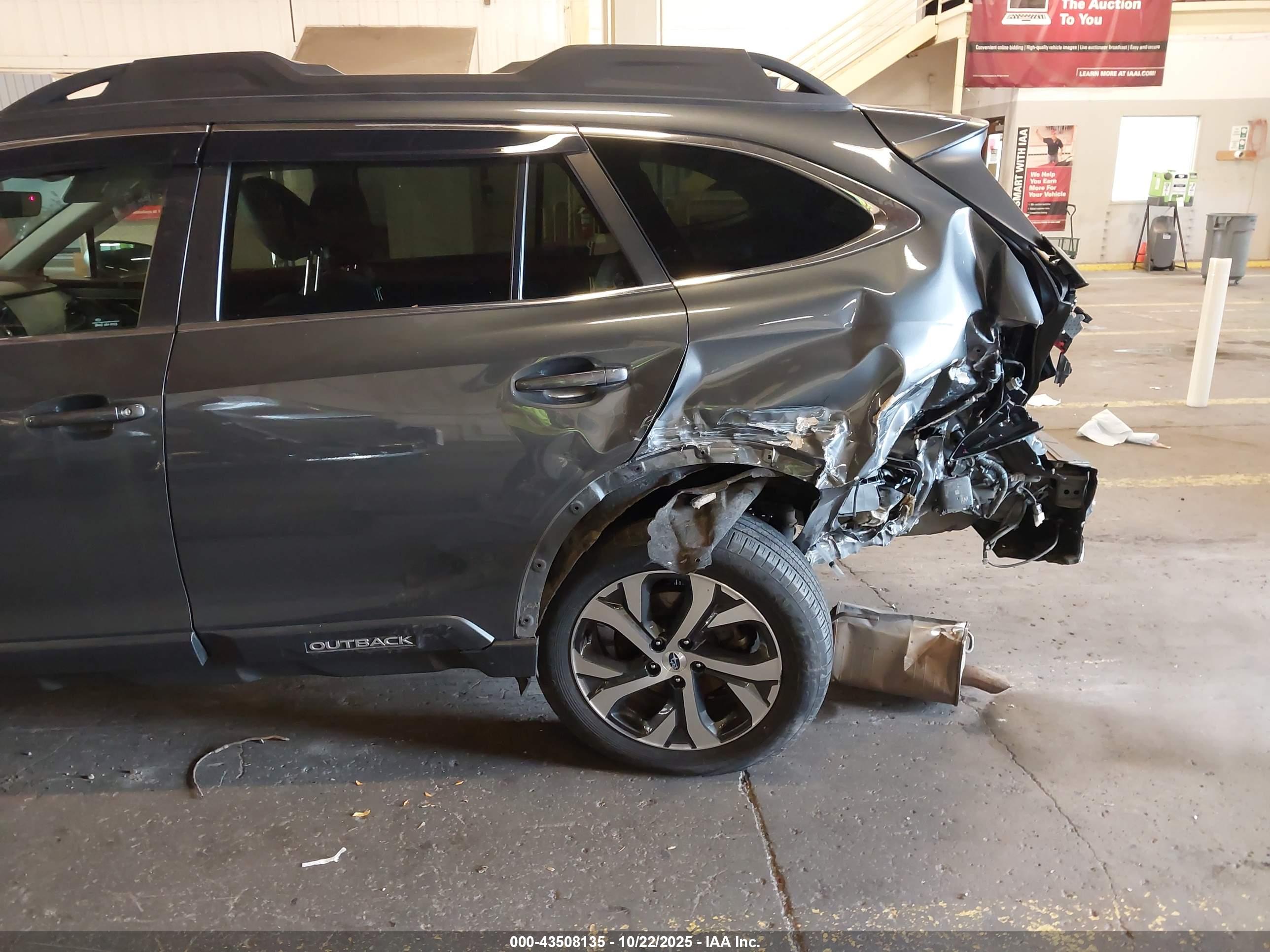 SUBARU OUTBACK image 6