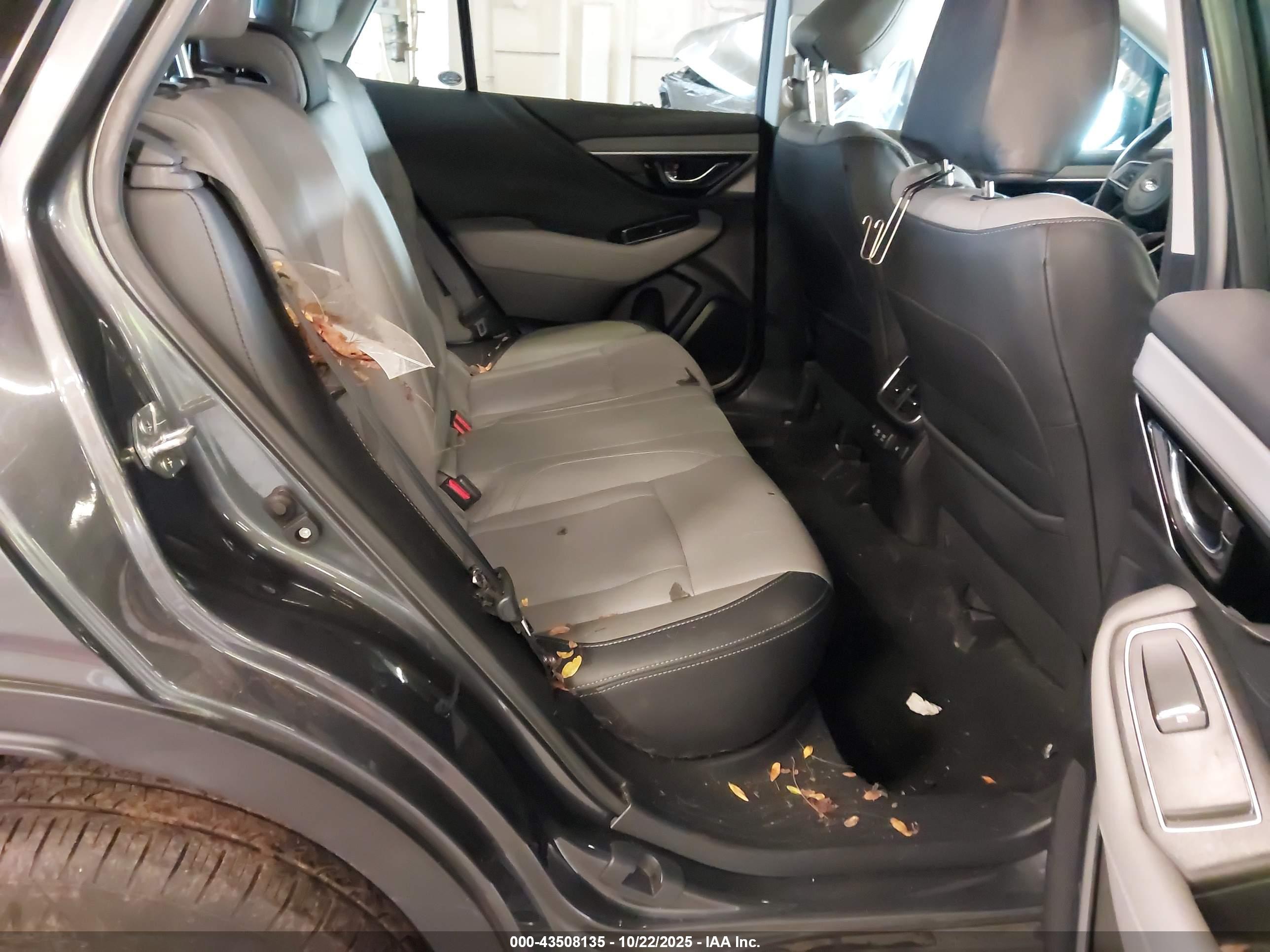 SUBARU OUTBACK image 8