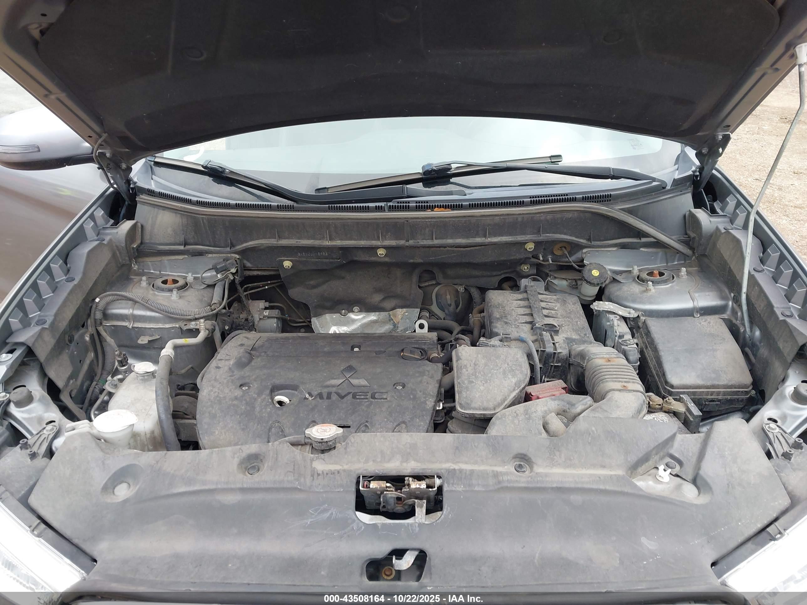 MITSUBISHI OUTLANDER image 10