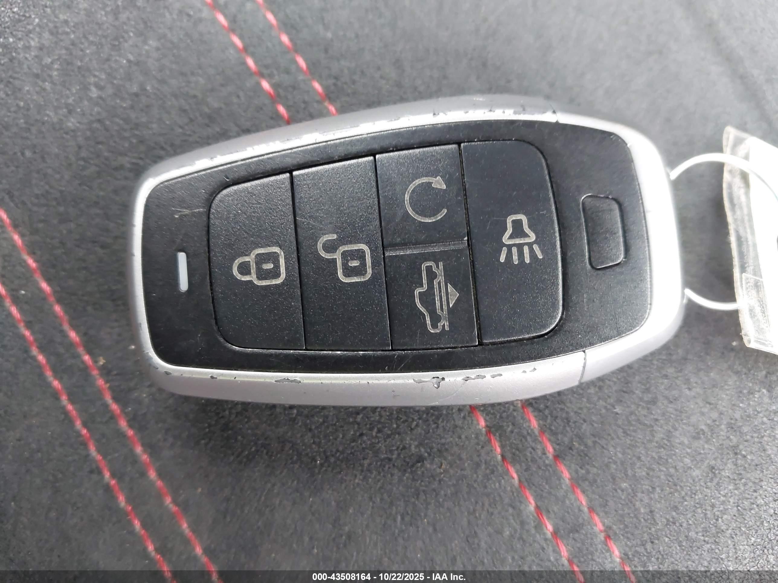 MITSUBISHI OUTLANDER image 11