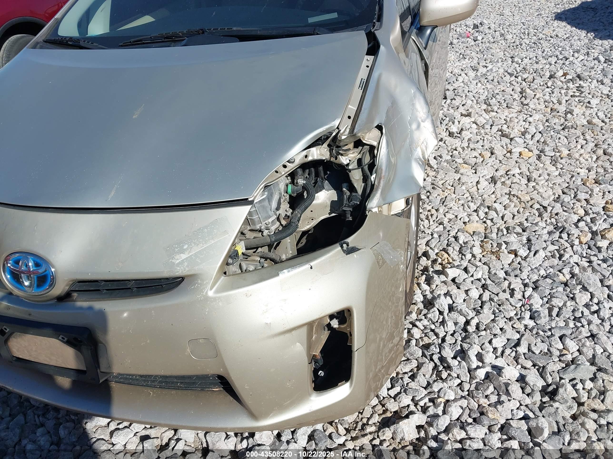 TOYOTA PRIUS image 6