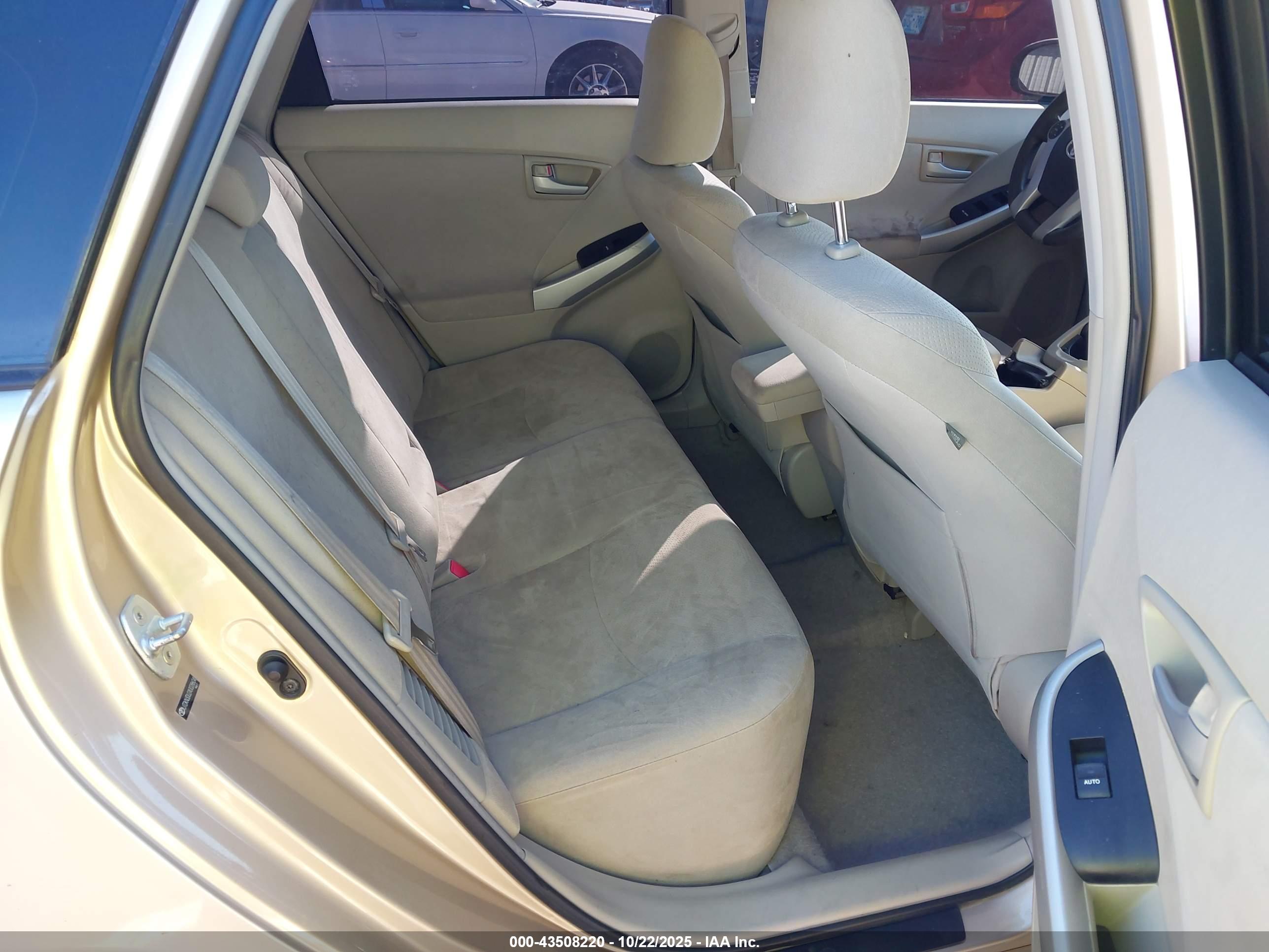 TOYOTA PRIUS image 8