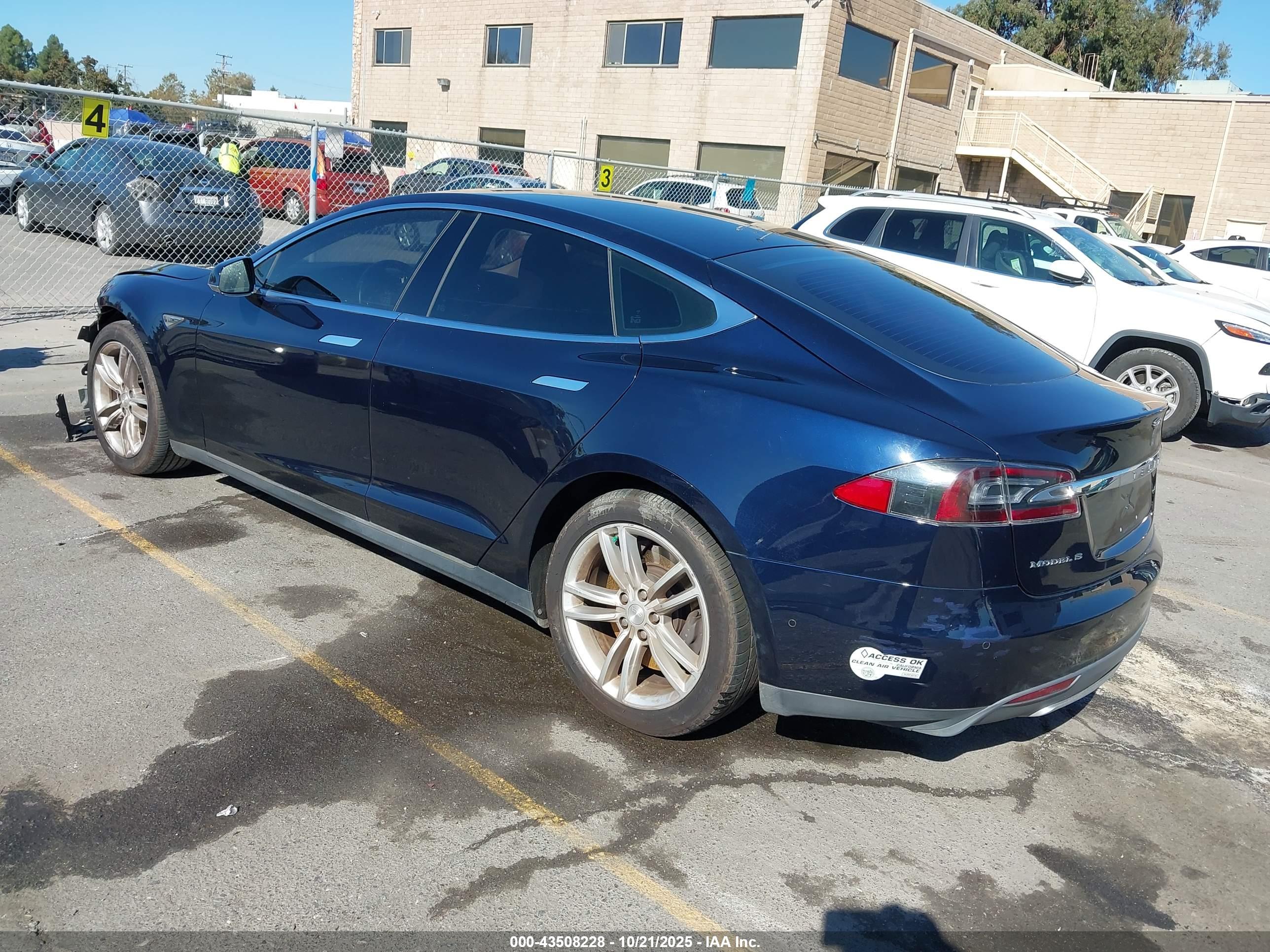 TESLA MODEL image 3
