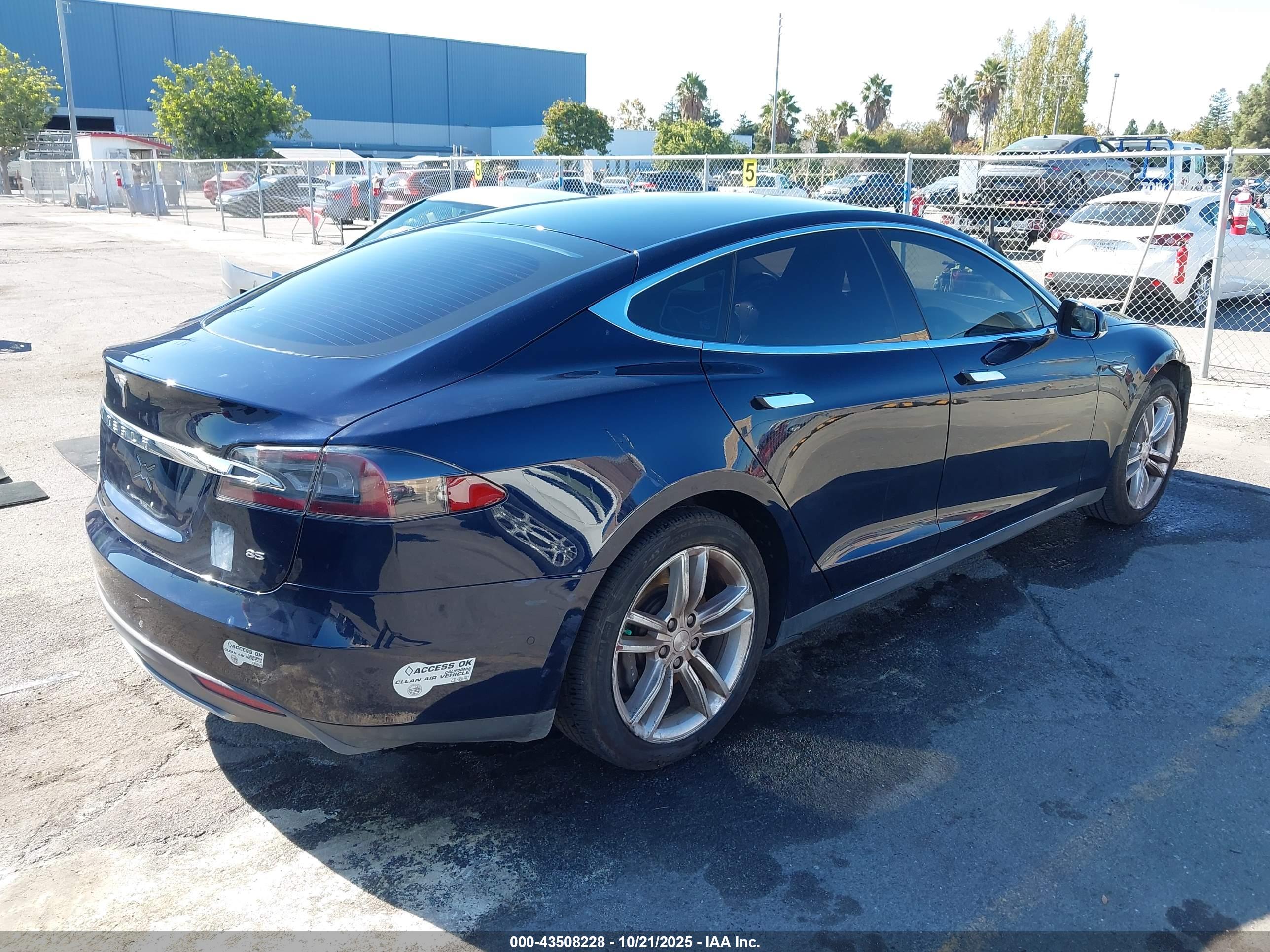 TESLA MODEL image 4