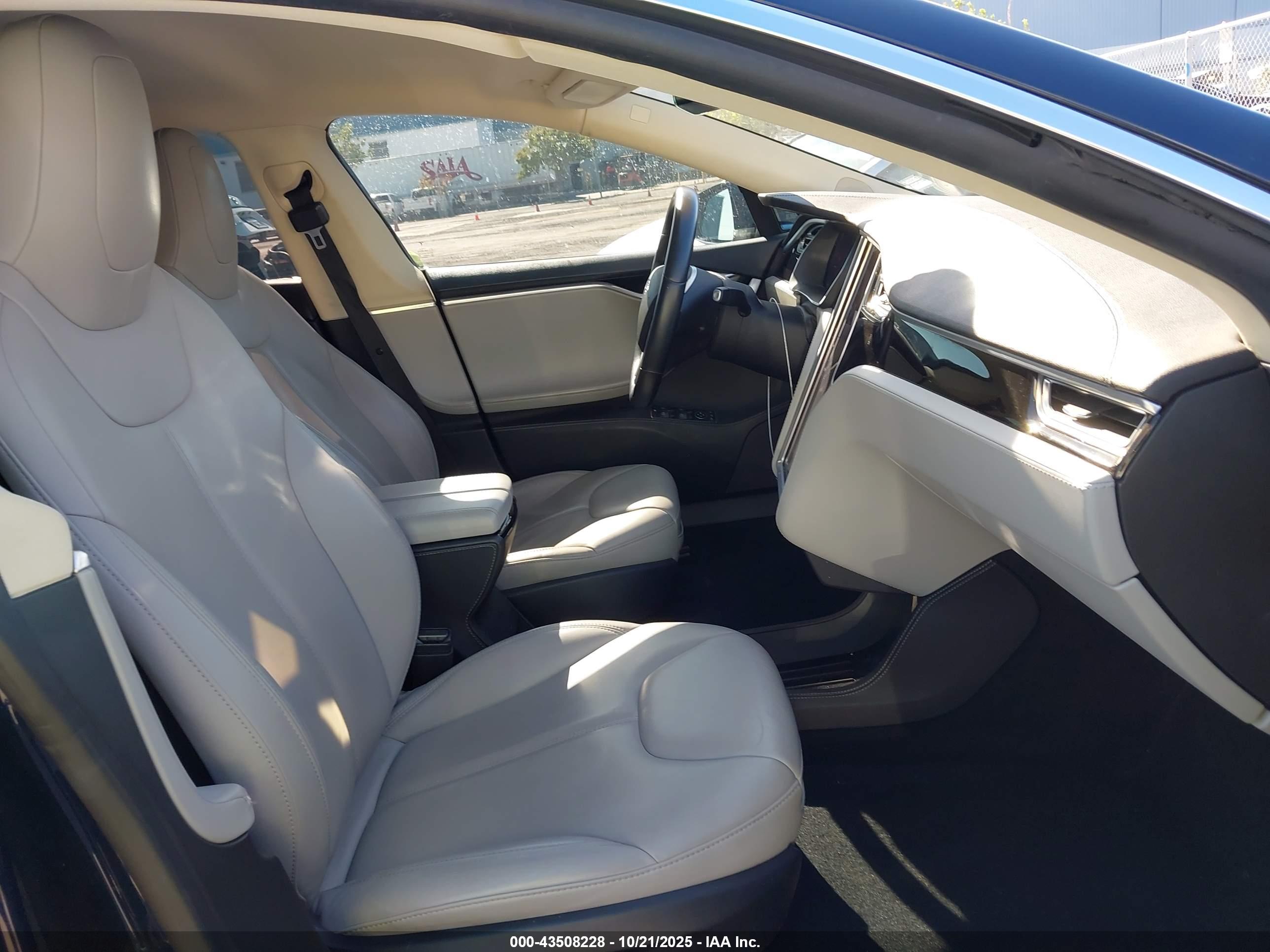 TESLA MODEL image 5