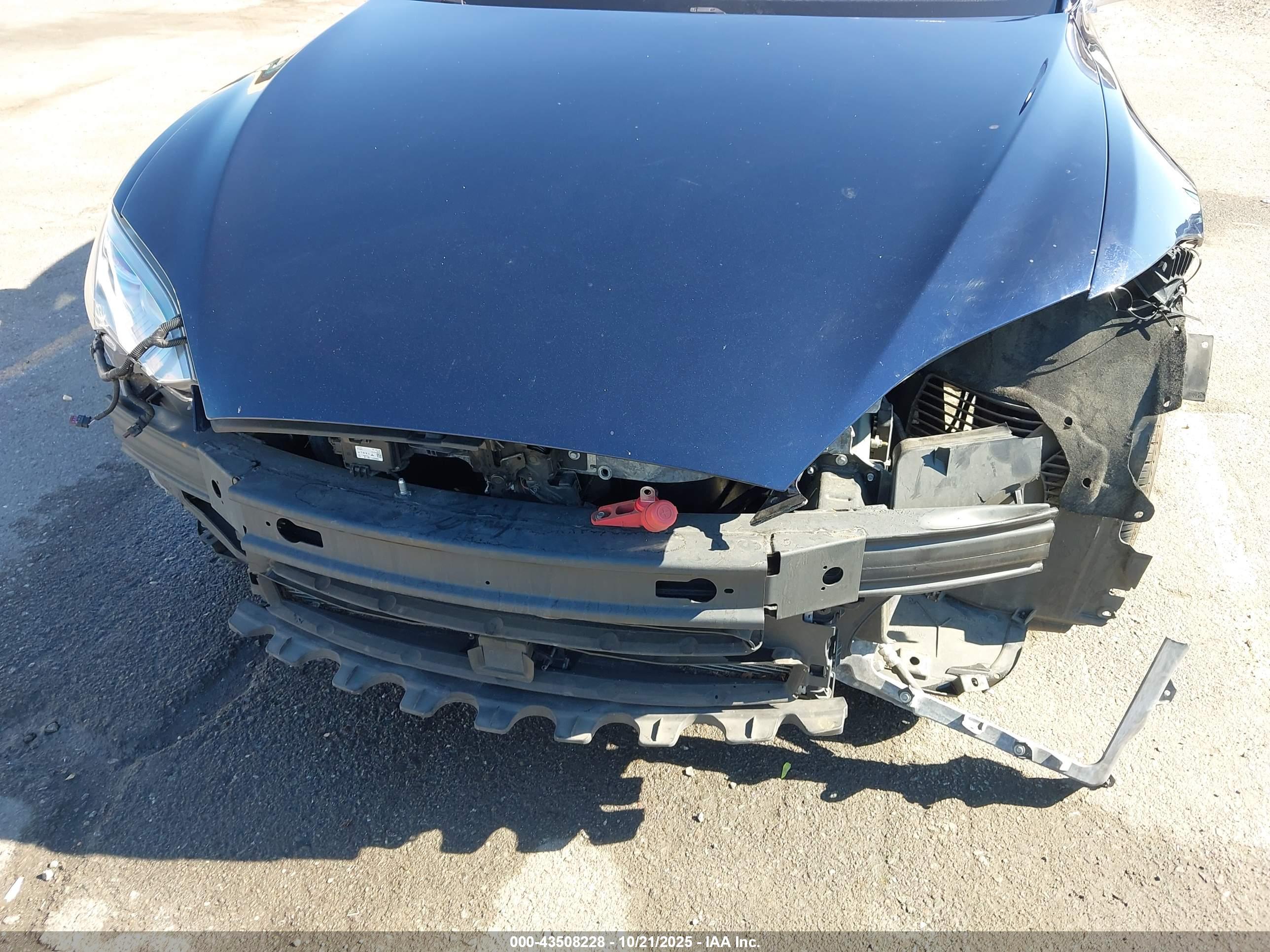 TESLA MODEL image 6
