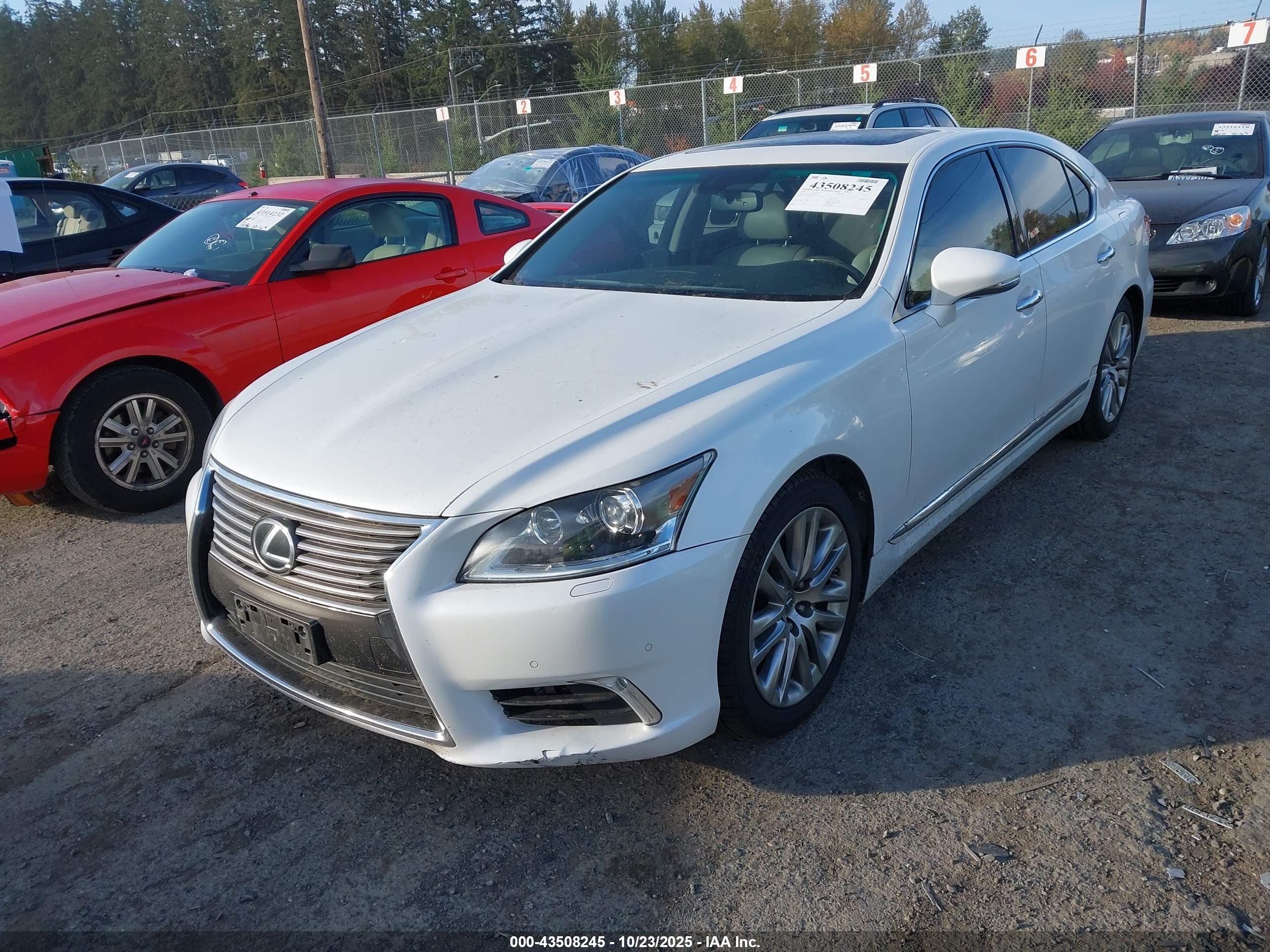 LEXUS LS image 2