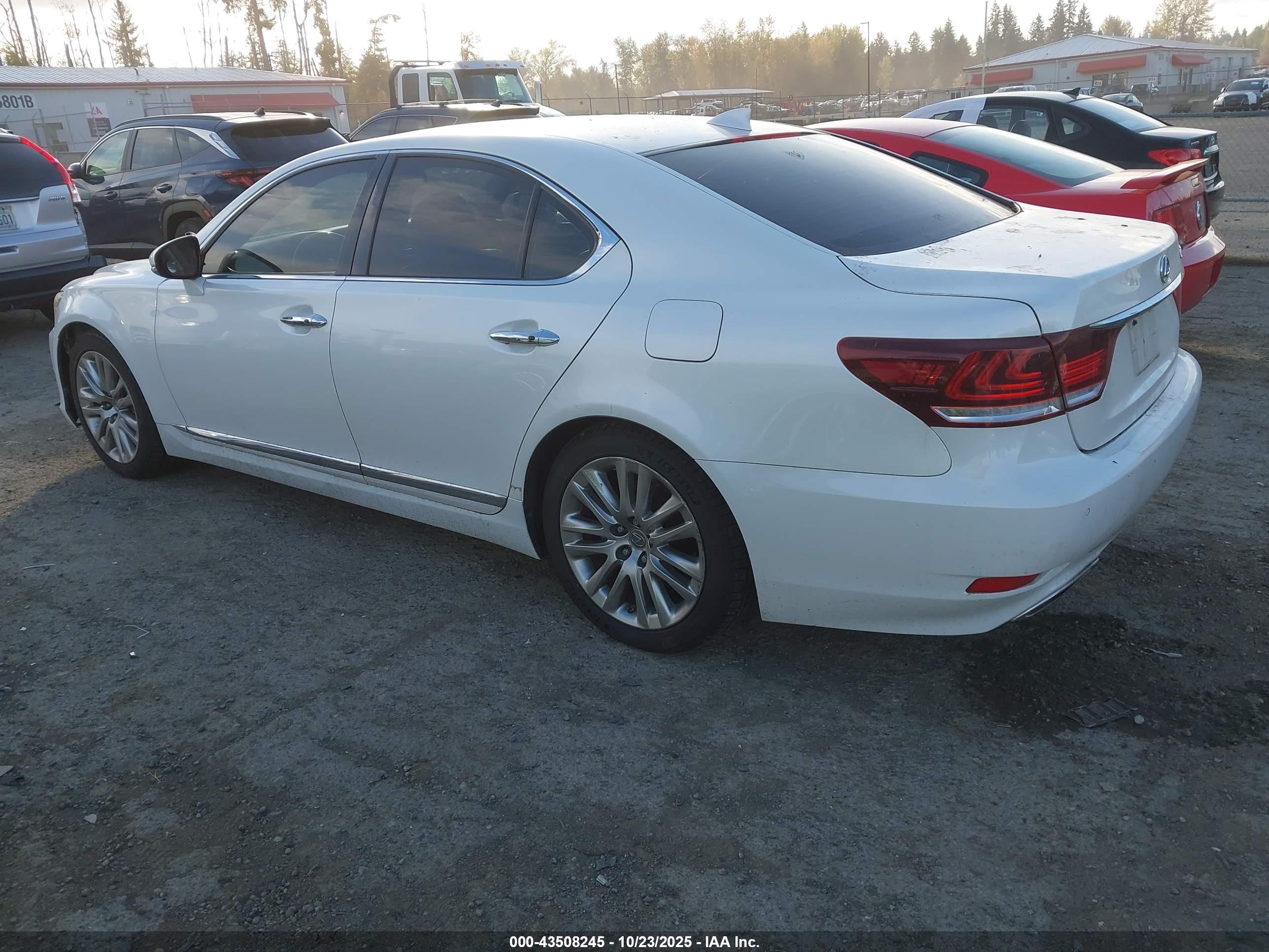 LEXUS LS image 3