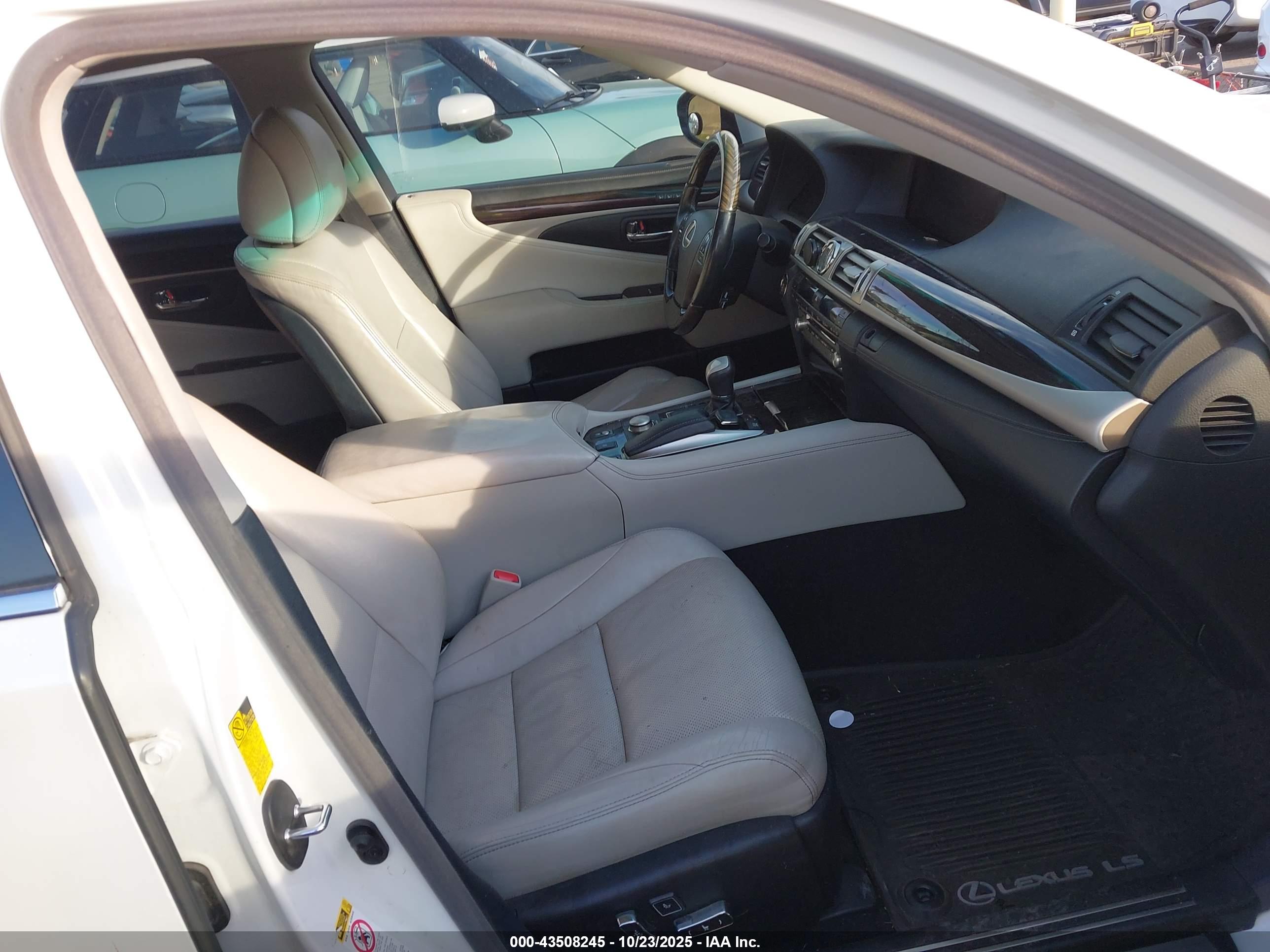 LEXUS LS image 5