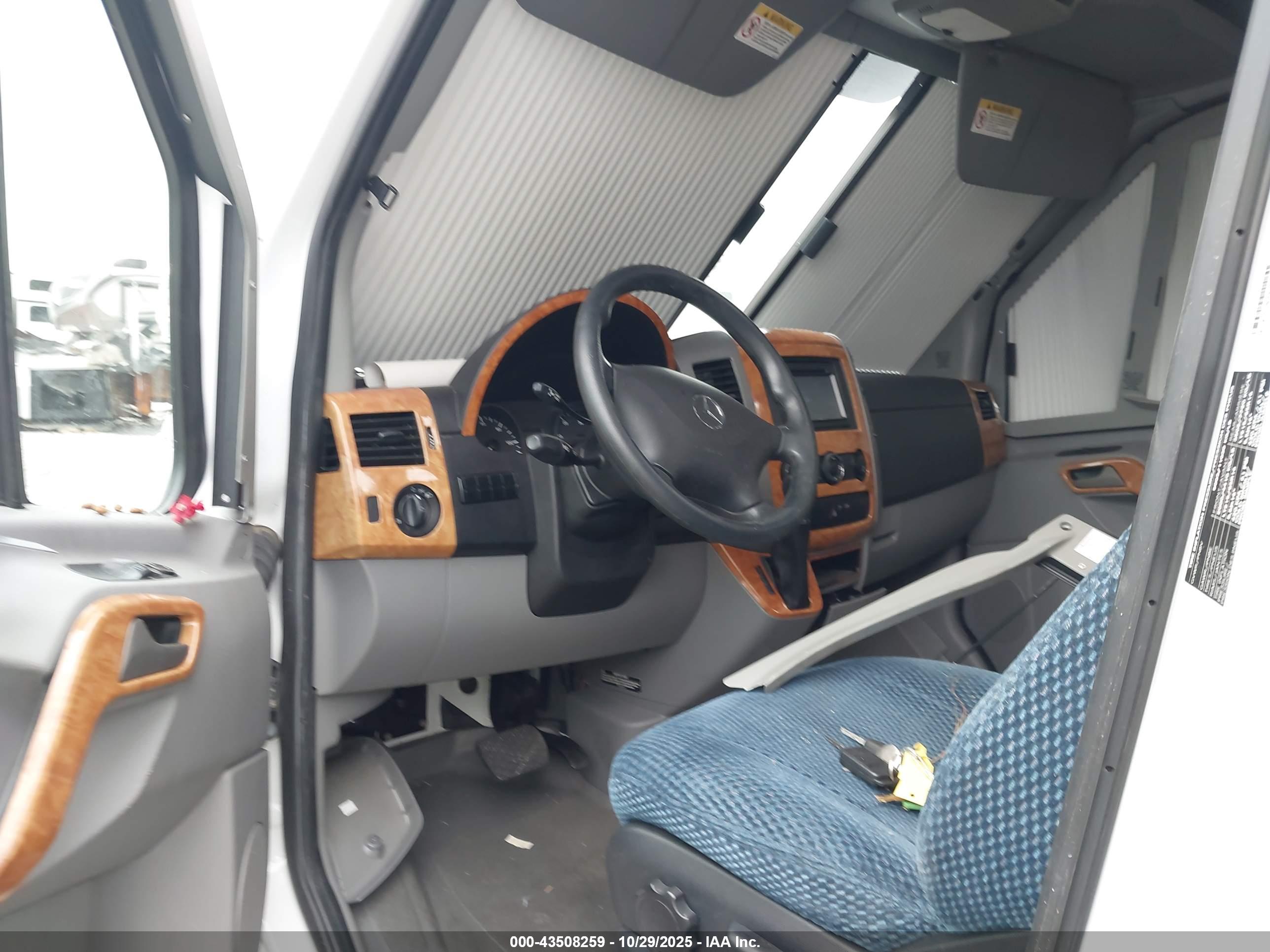 MERCEDES-BENZ SPRINTER image 7
