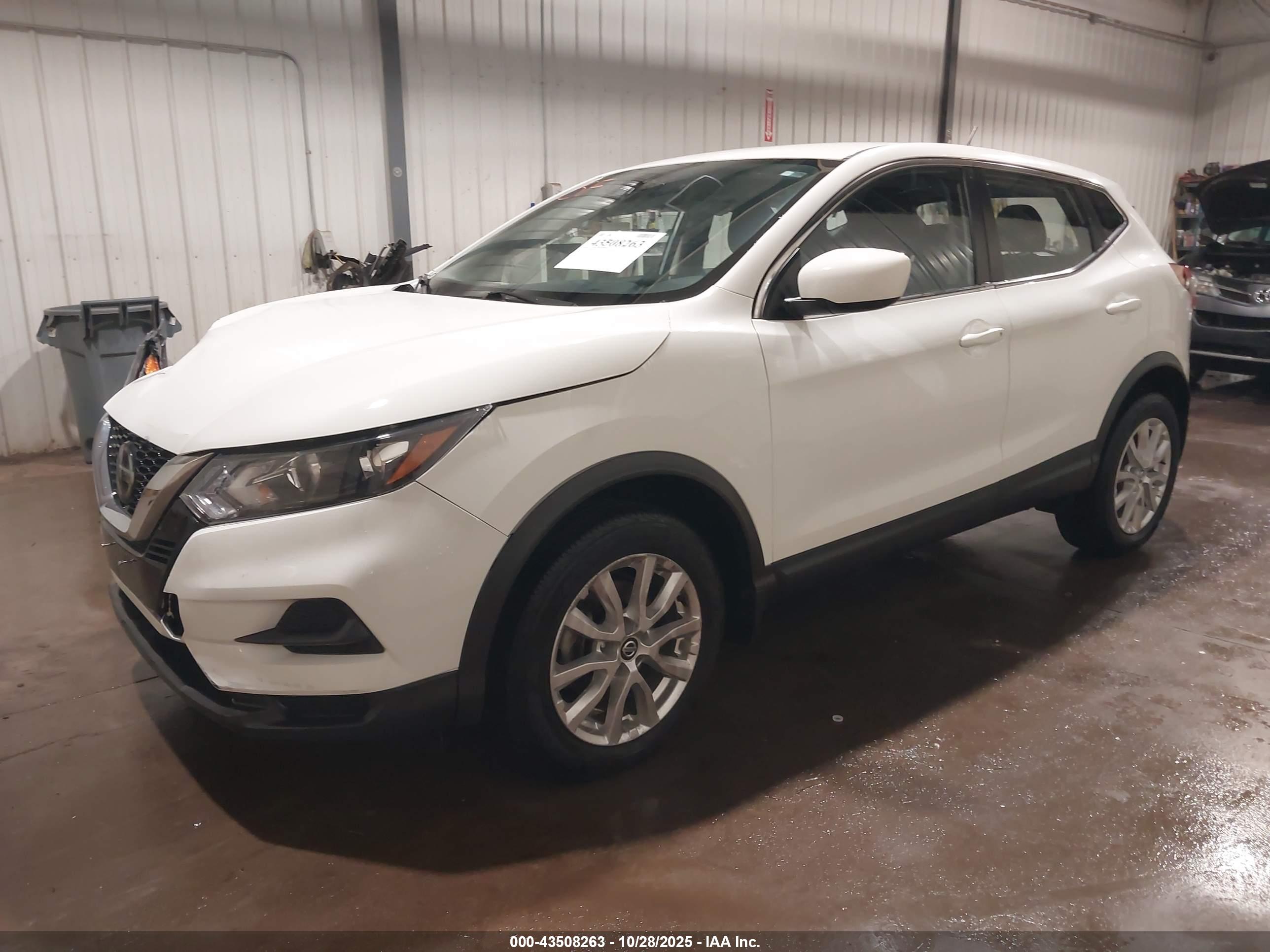 NISSAN ROGUE image 2