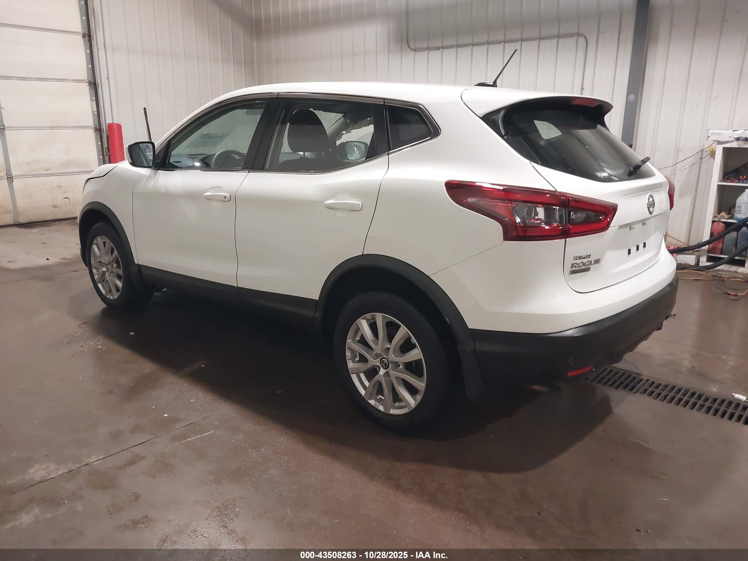 NISSAN ROGUE image 3