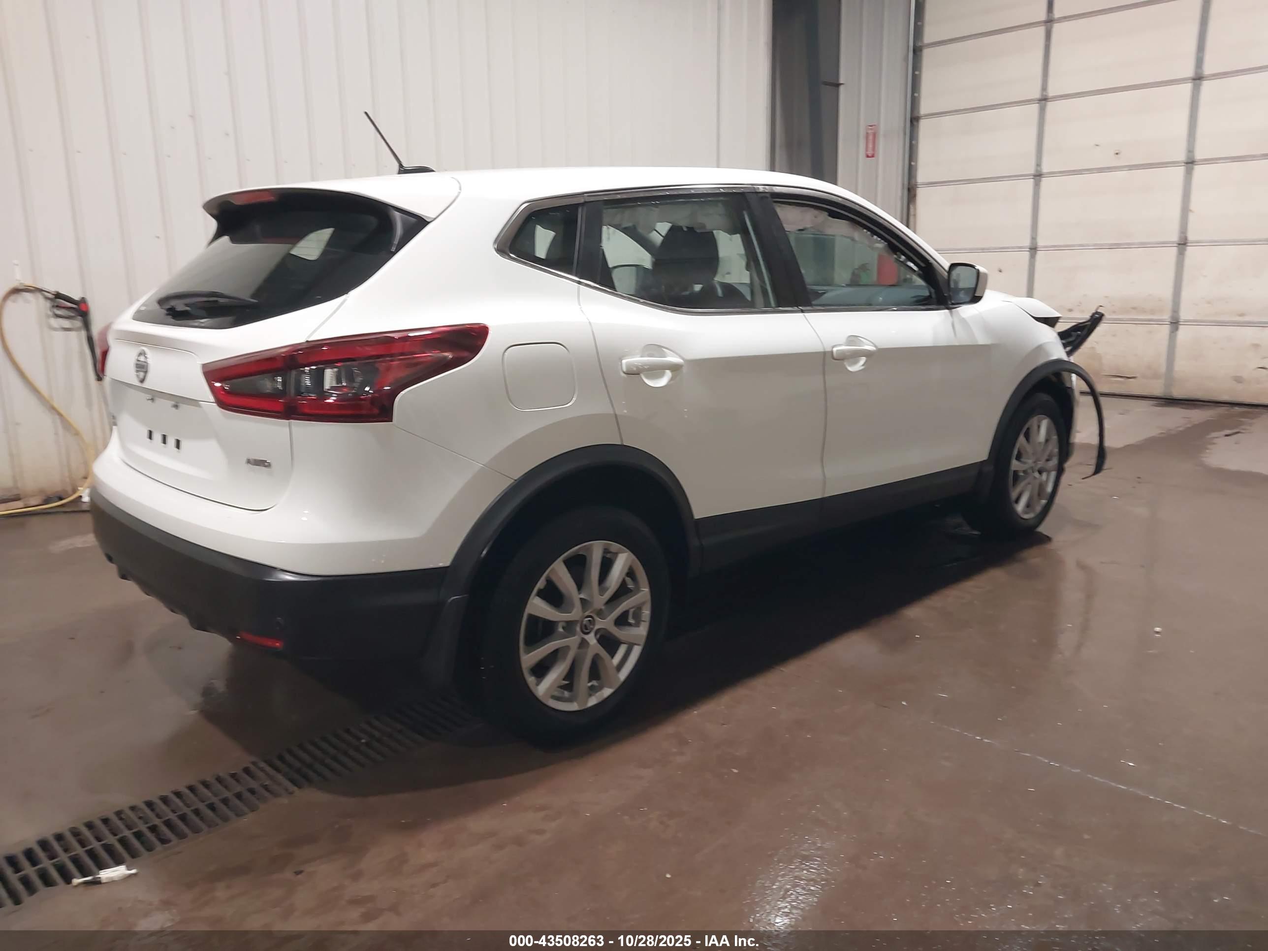 NISSAN ROGUE image 4