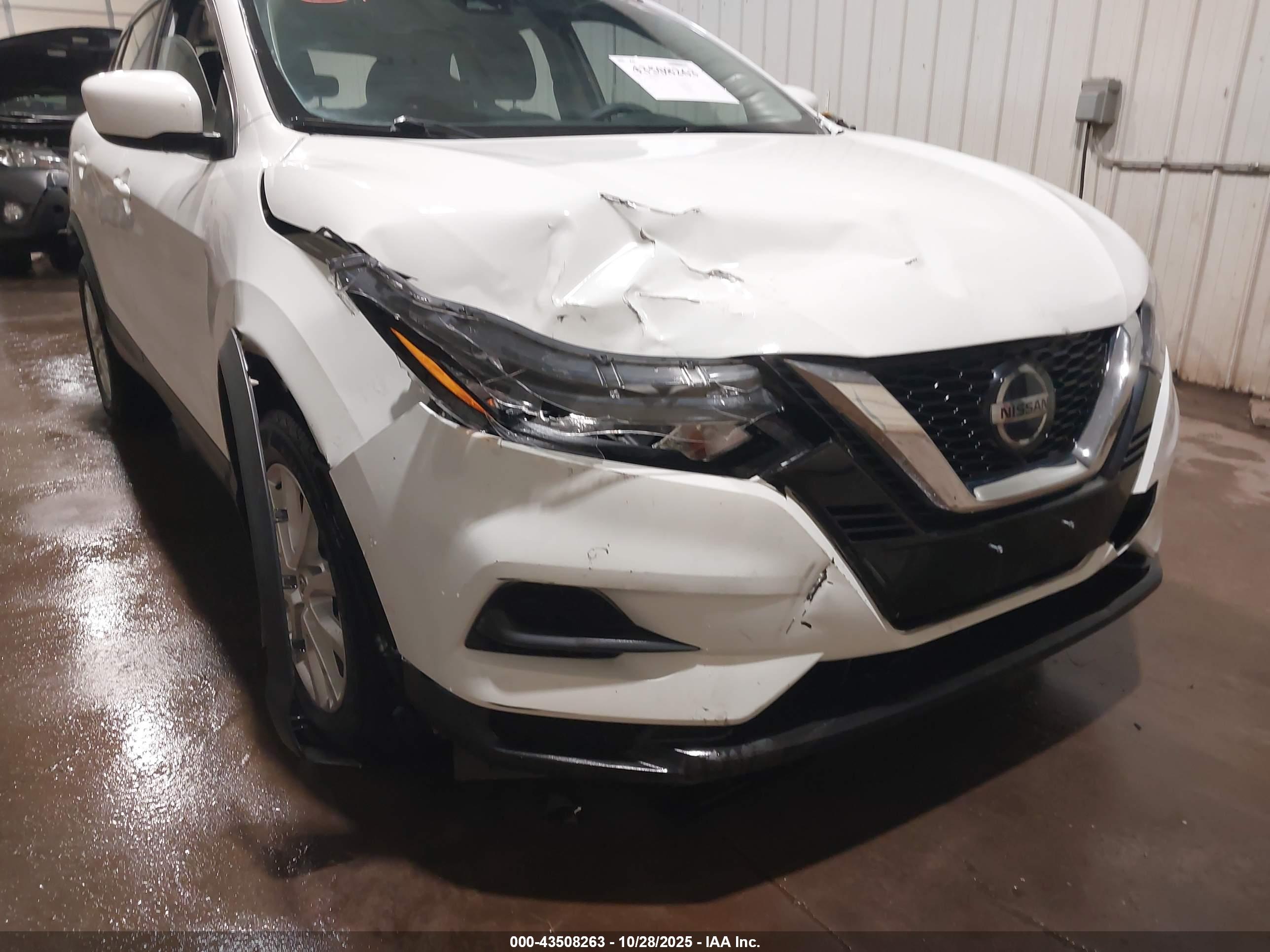 NISSAN ROGUE image 6