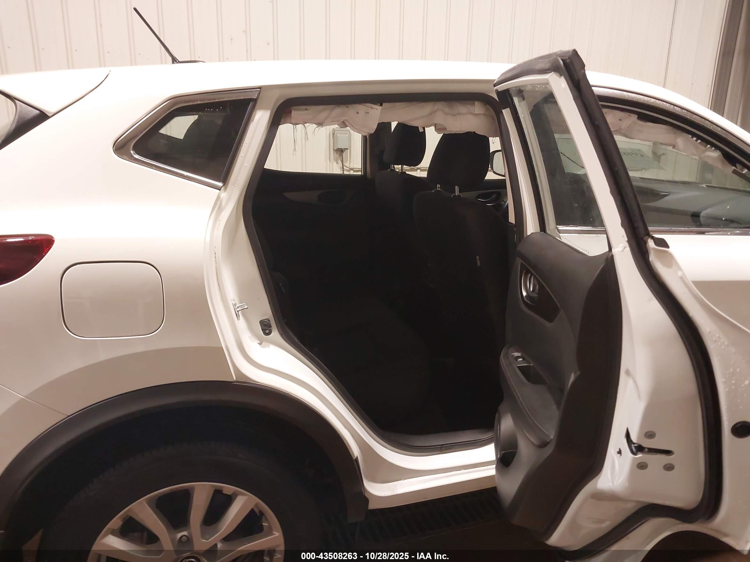 NISSAN ROGUE image 8