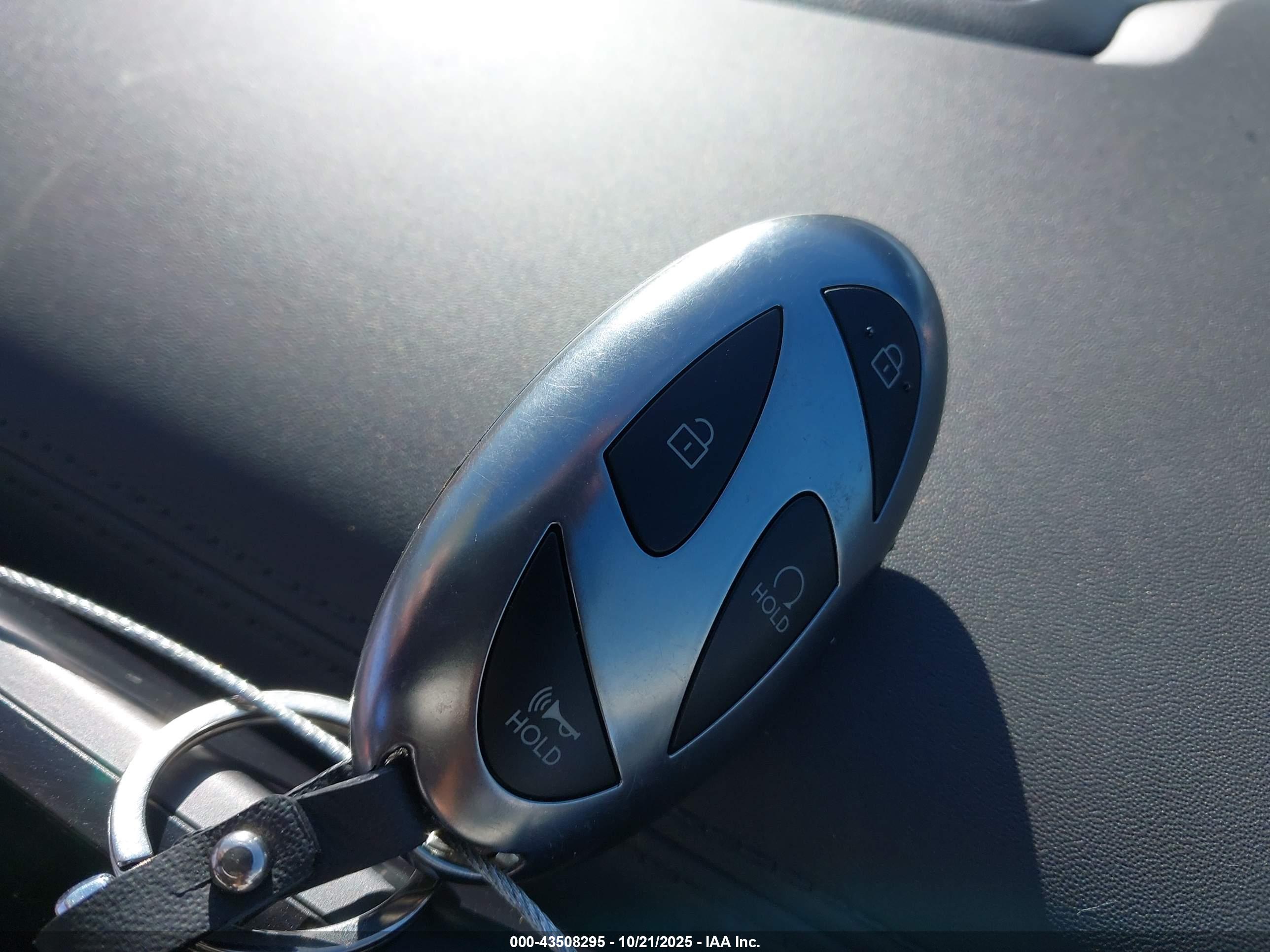 HYUNDAI SANTA image 11