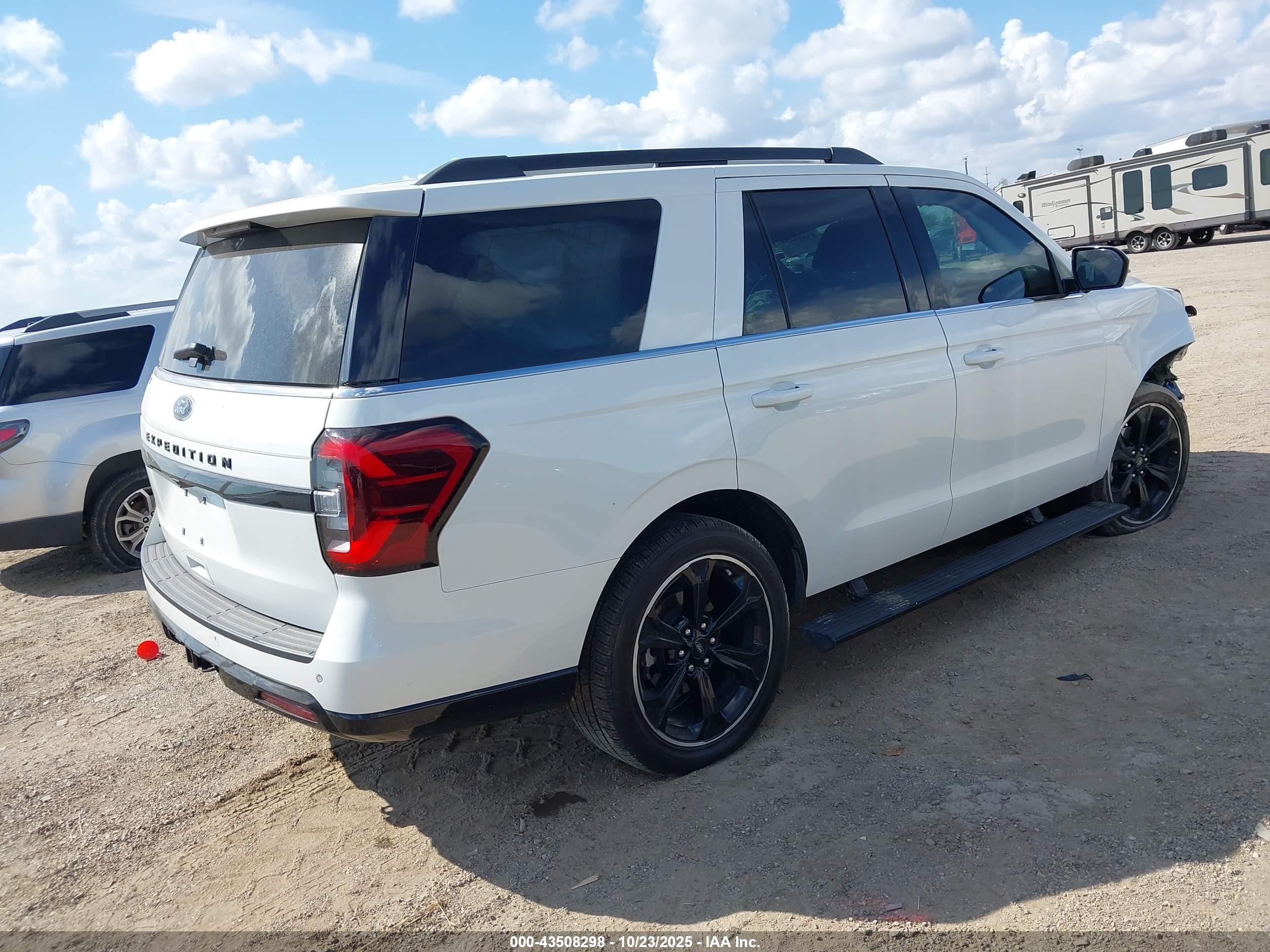 FORD EXPEDITION image 4