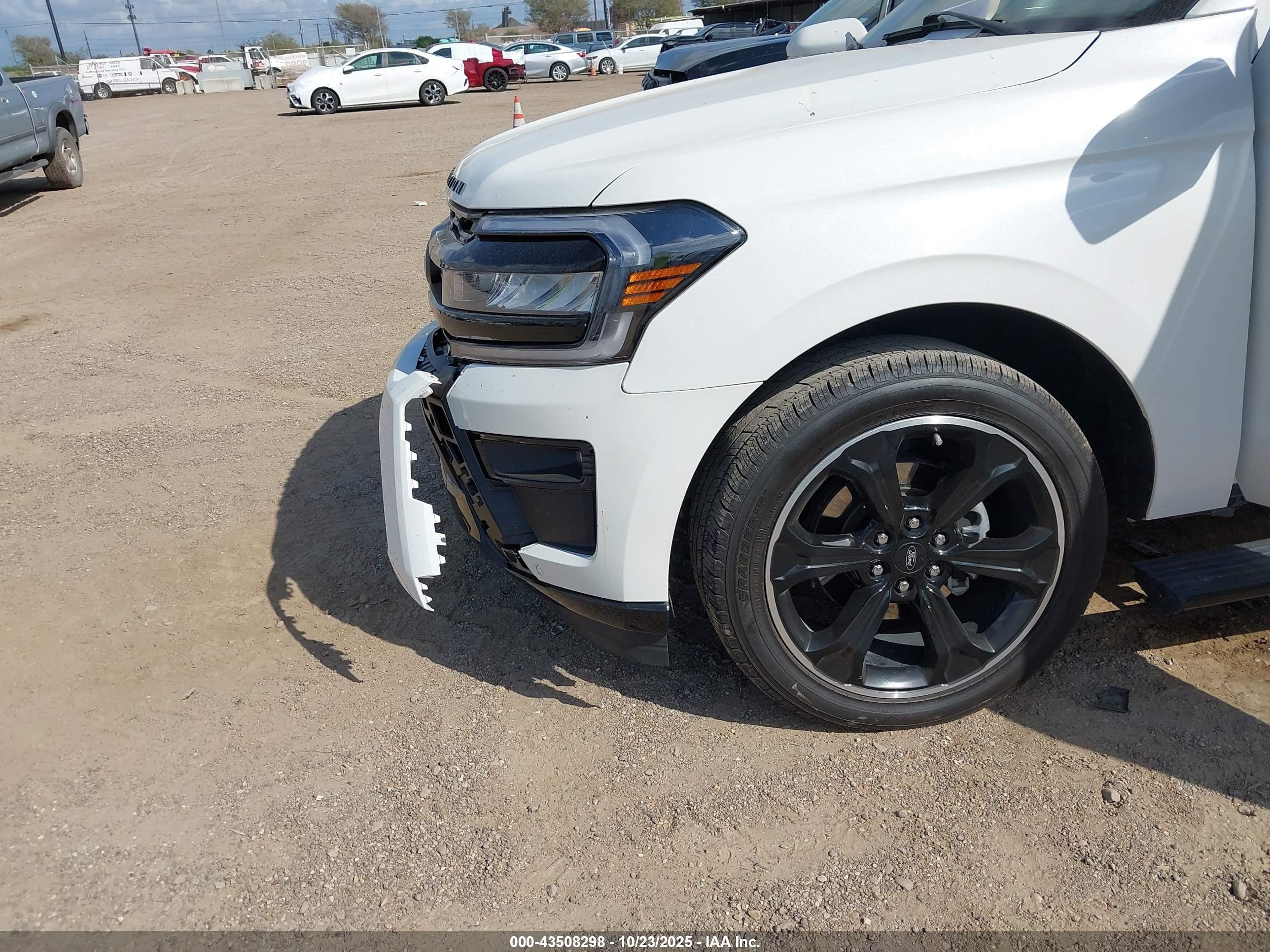 FORD EXPEDITION image 6