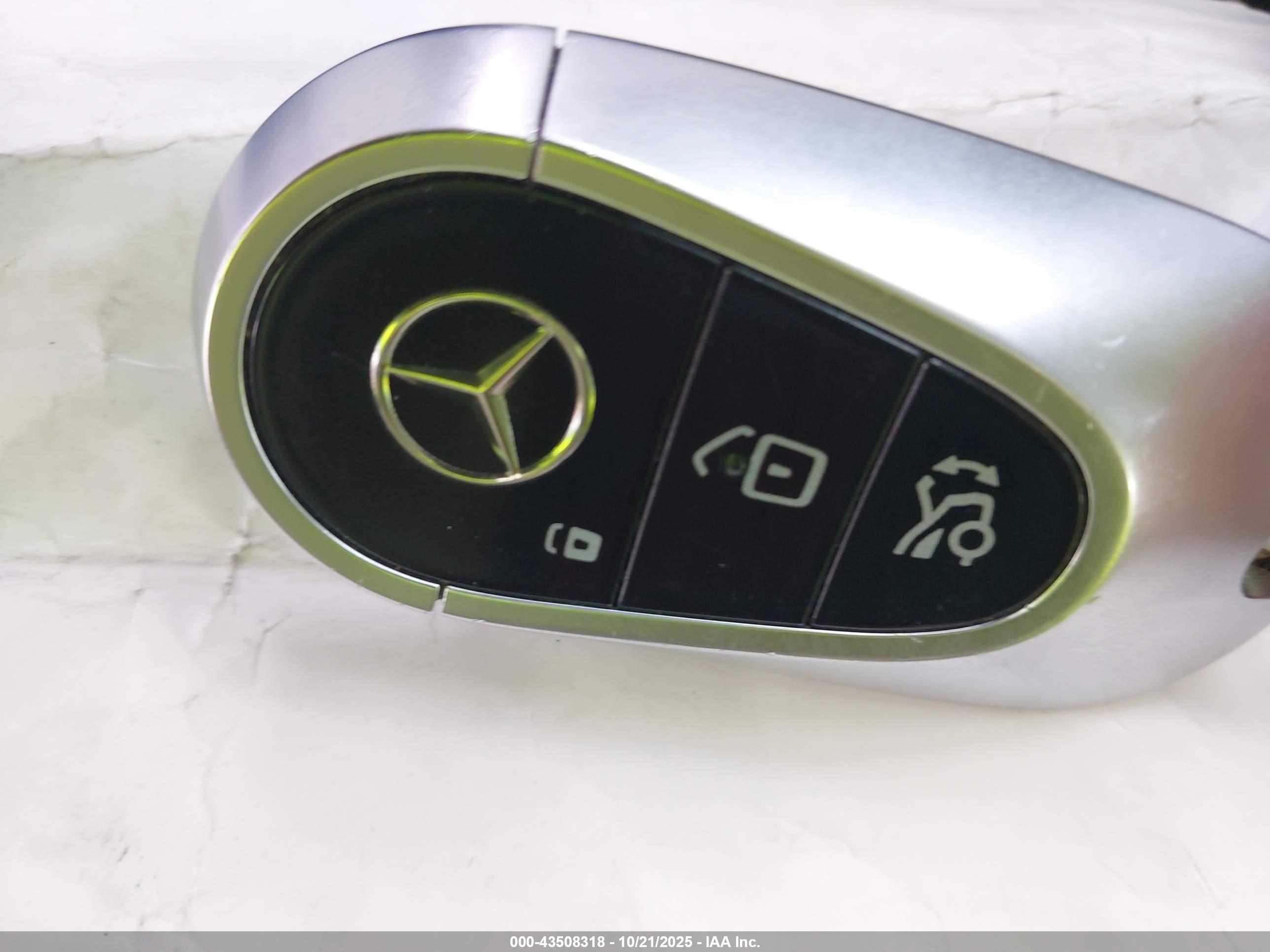 MERCEDES-BENZ EQS image 11