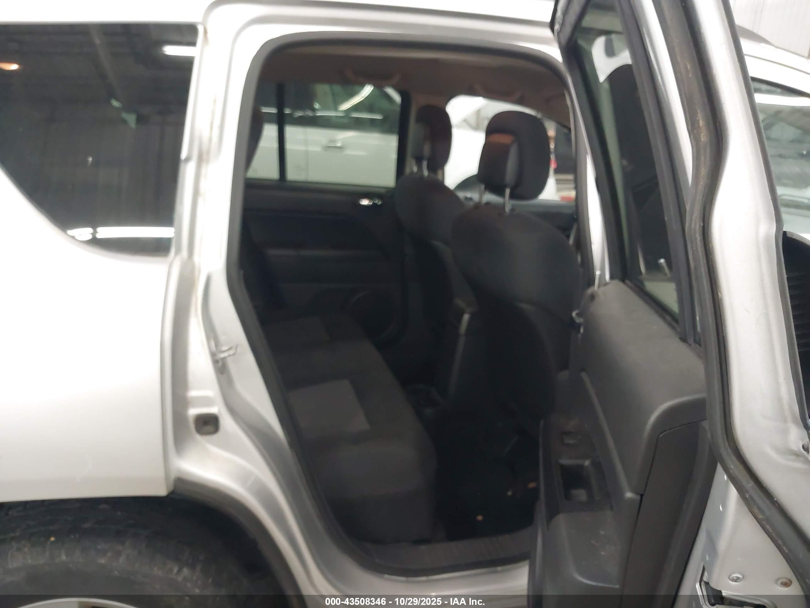 JEEP COMPASS image 8