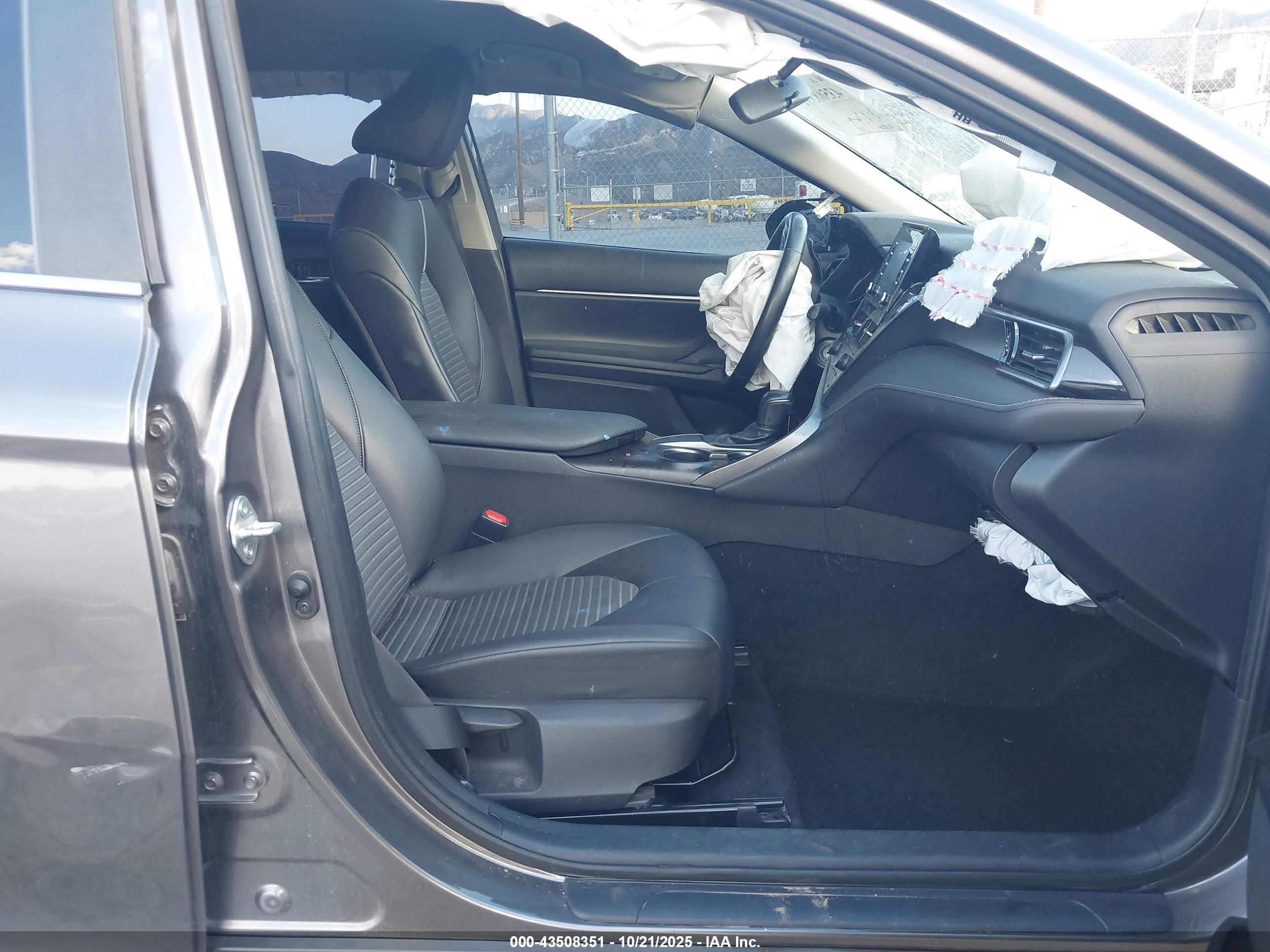 TOYOTA CAMRY image 5