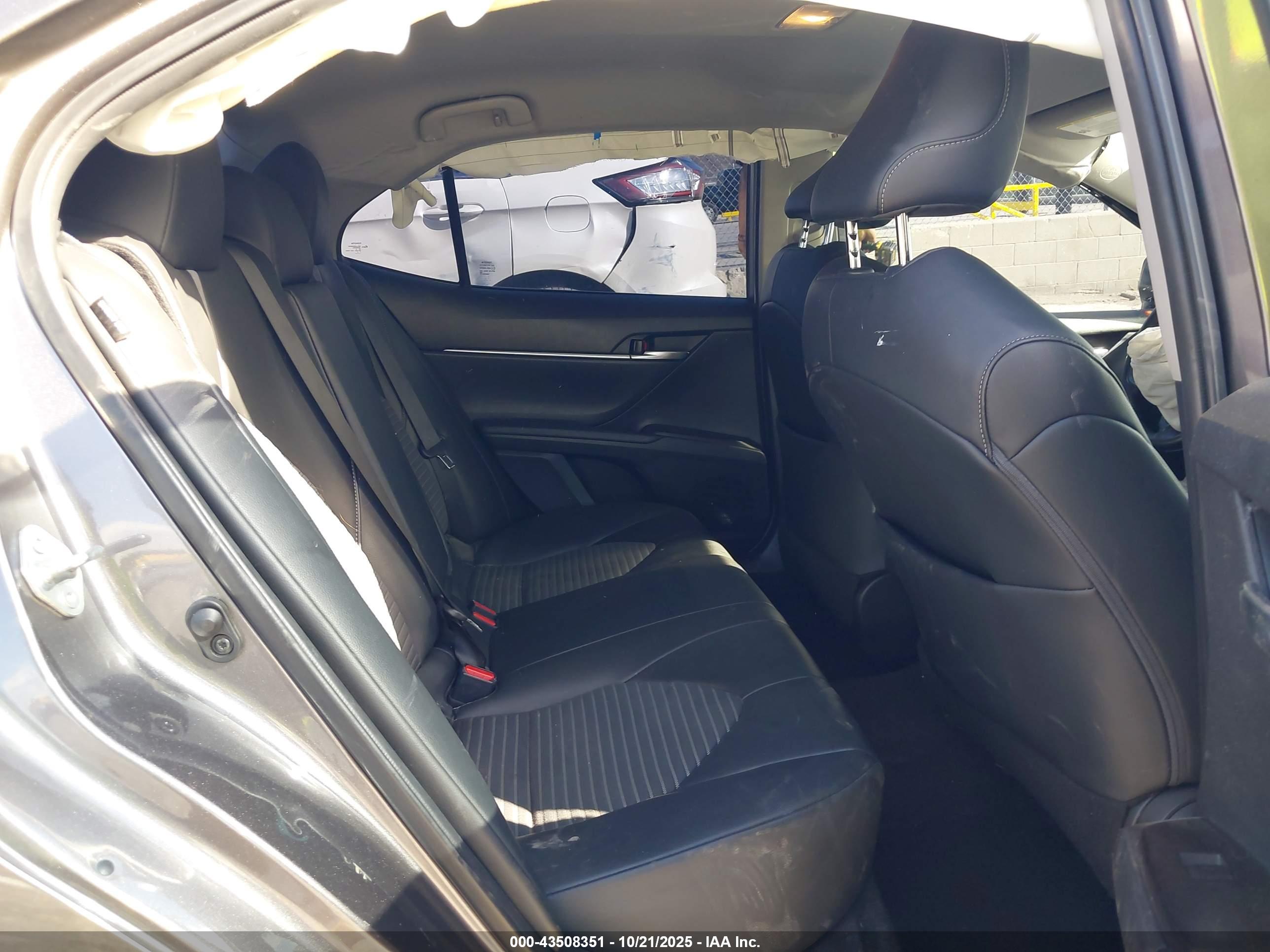 TOYOTA CAMRY image 8