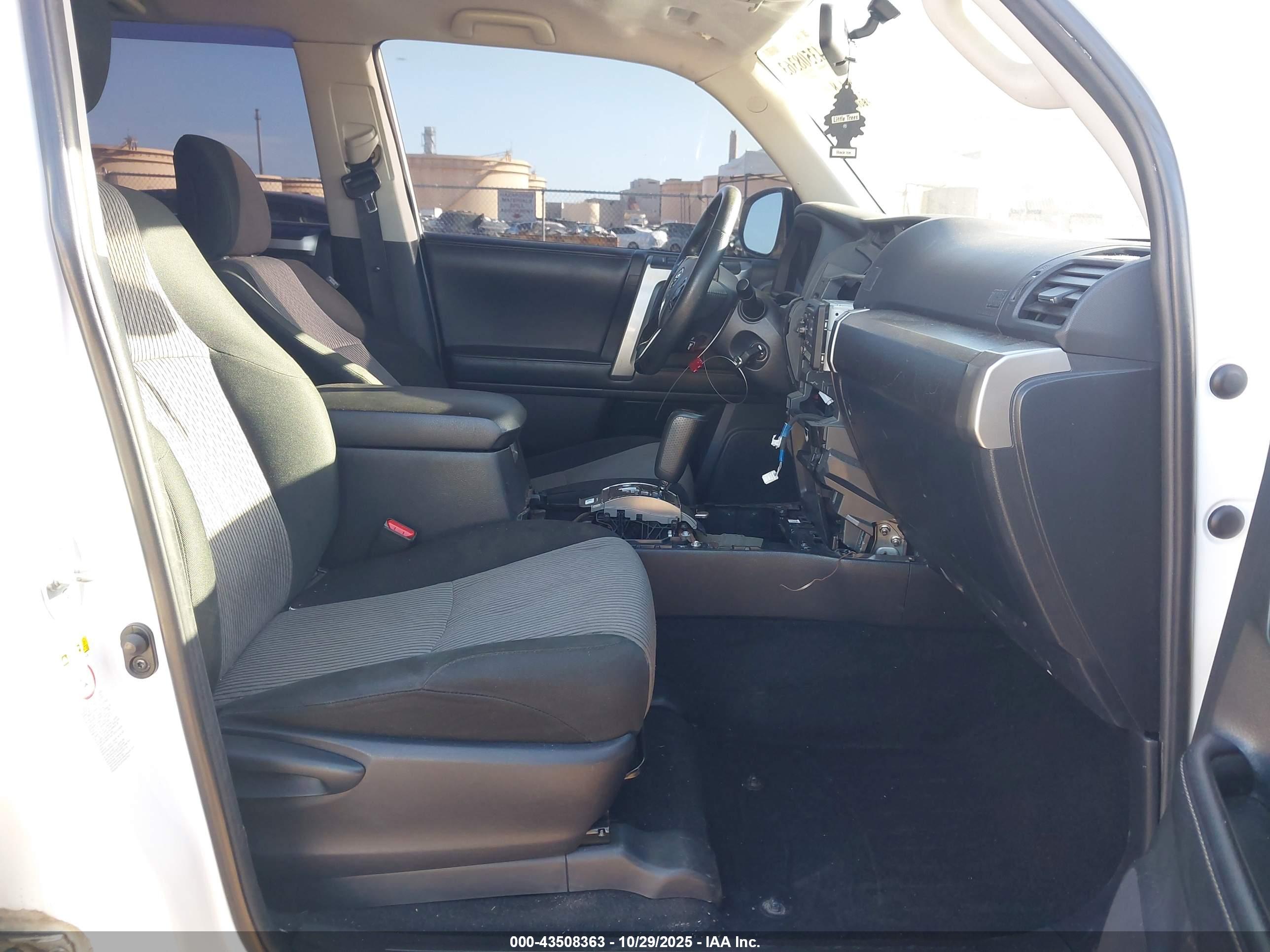 TOYOTA 4RUNNER image 5