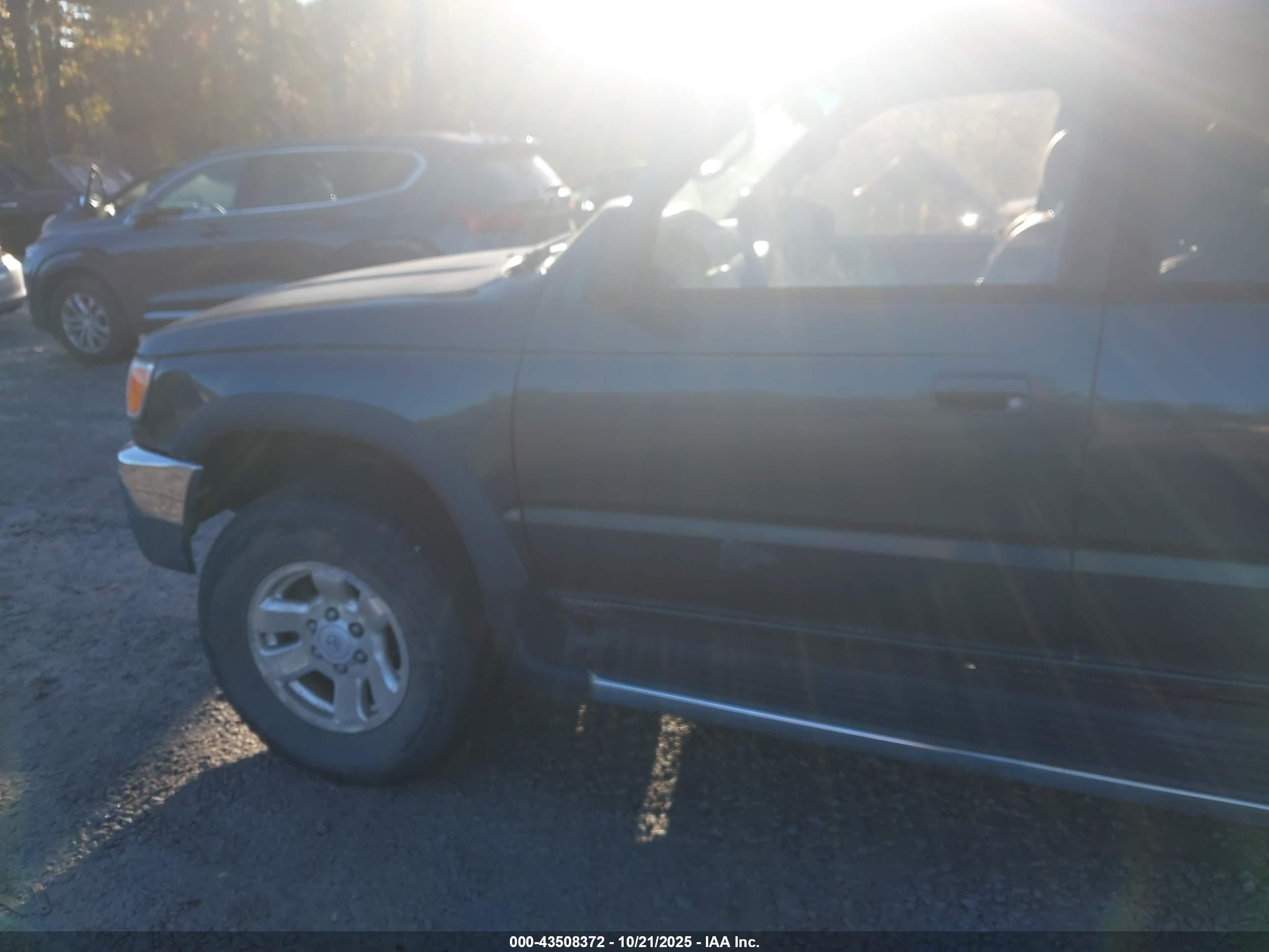 TOYOTA 4RUNNER image 6