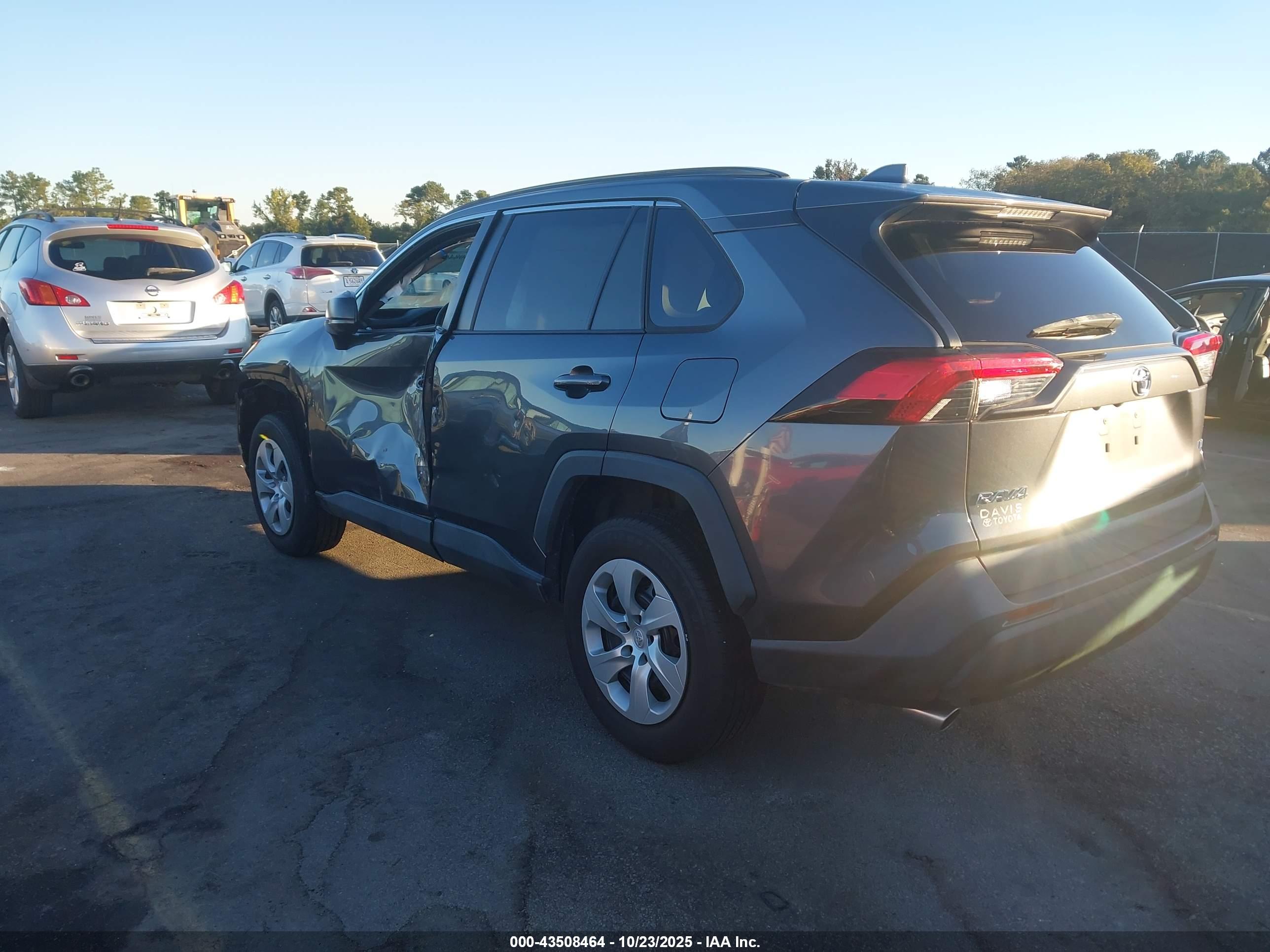 TOYOTA RAV4 image 3